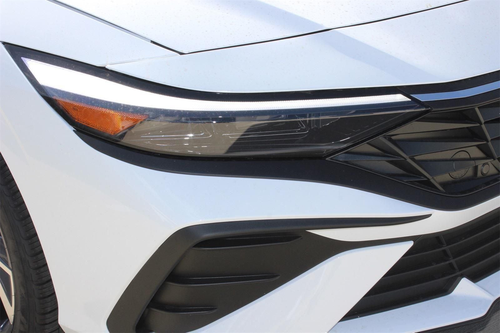 2025 Hyundai Elantra SEL - Photo 24