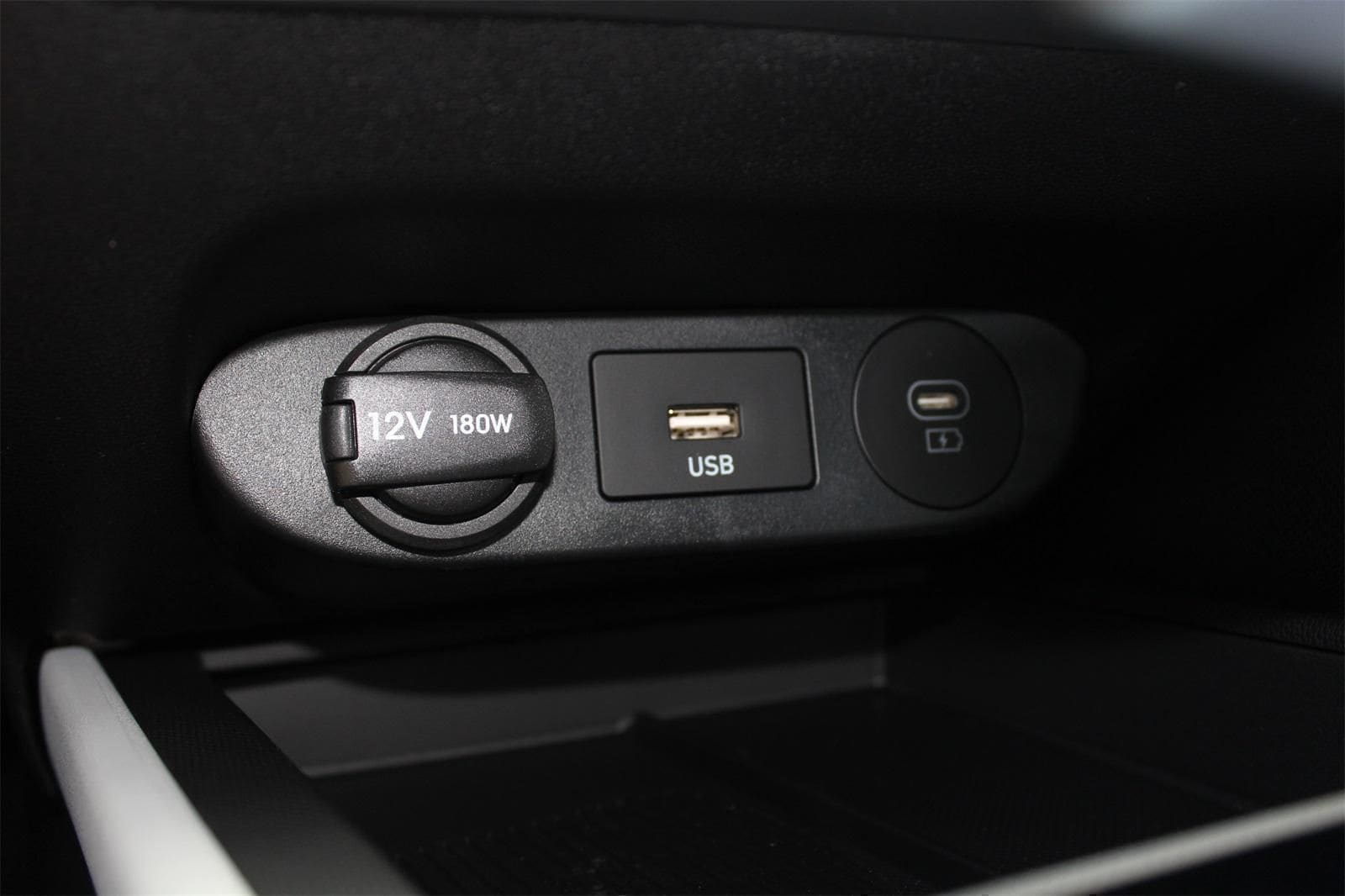 2025 Hyundai Elantra Limited - Photo 13