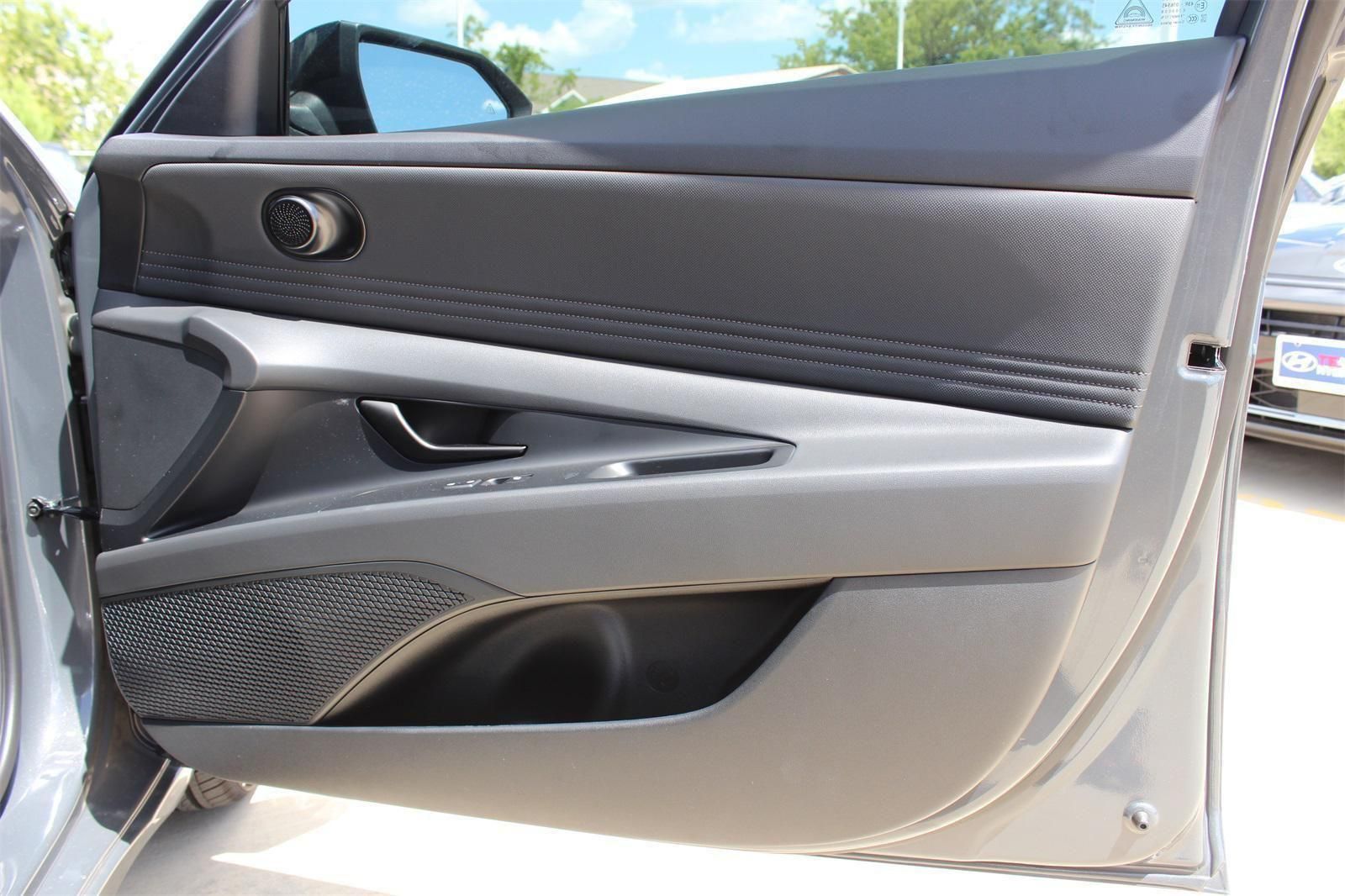 2025 Hyundai Elantra SEL - Photo 24