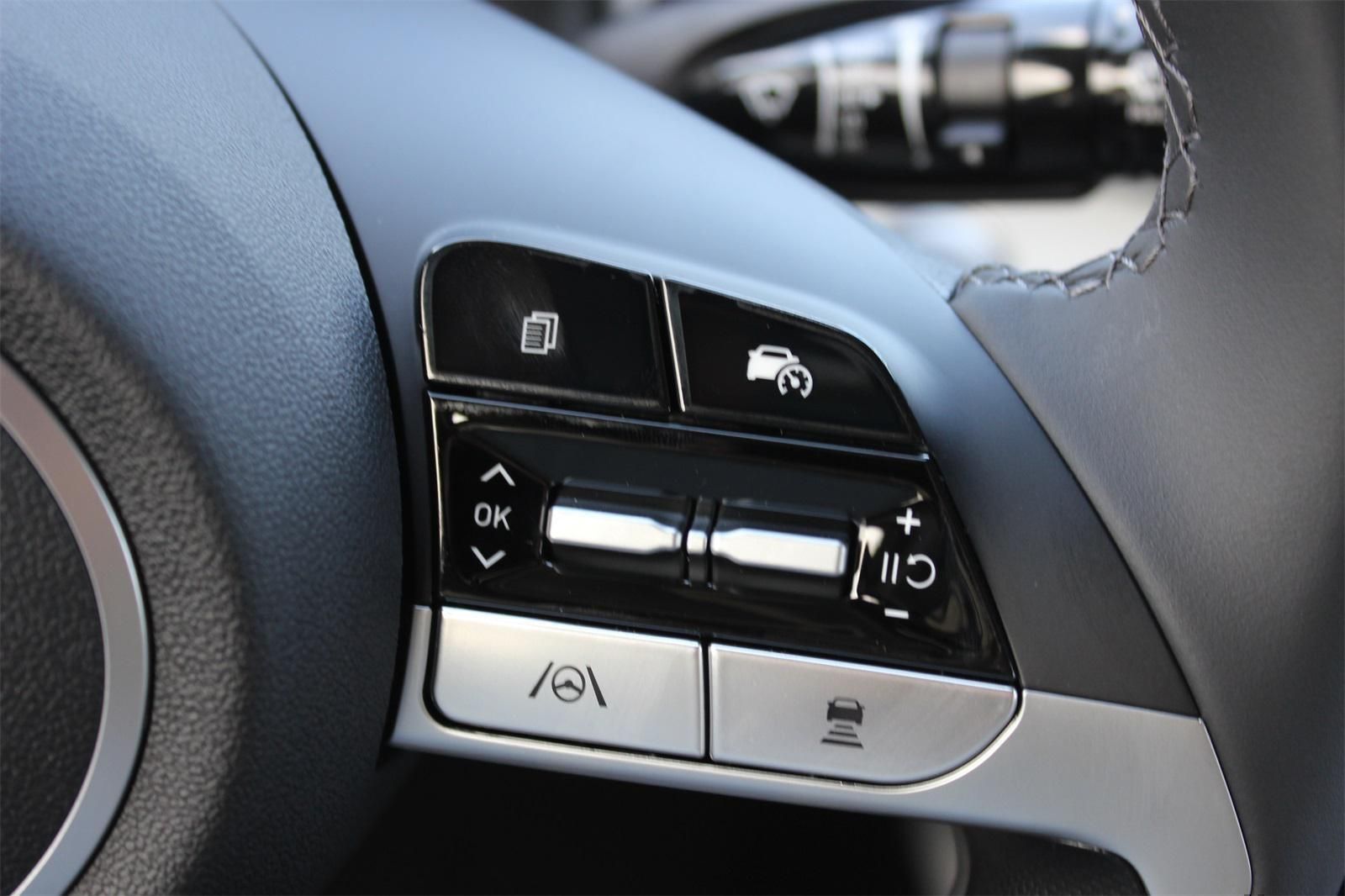 2025 Hyundai Elantra Limited - Photo 8