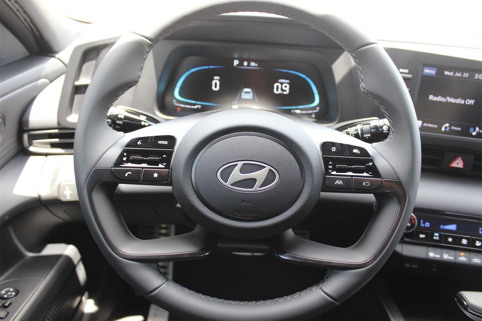 2025 Hyundai Elantra SEL - Photo 6