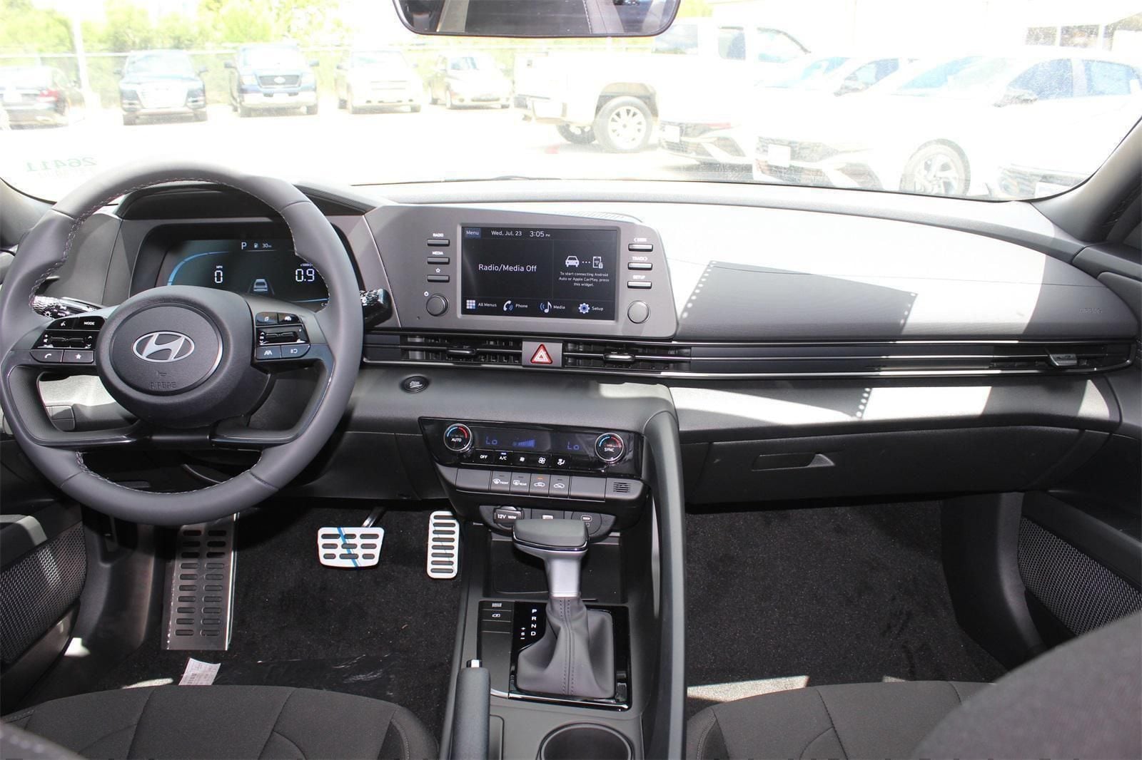 2025 Hyundai Elantra SEL - Photo 5