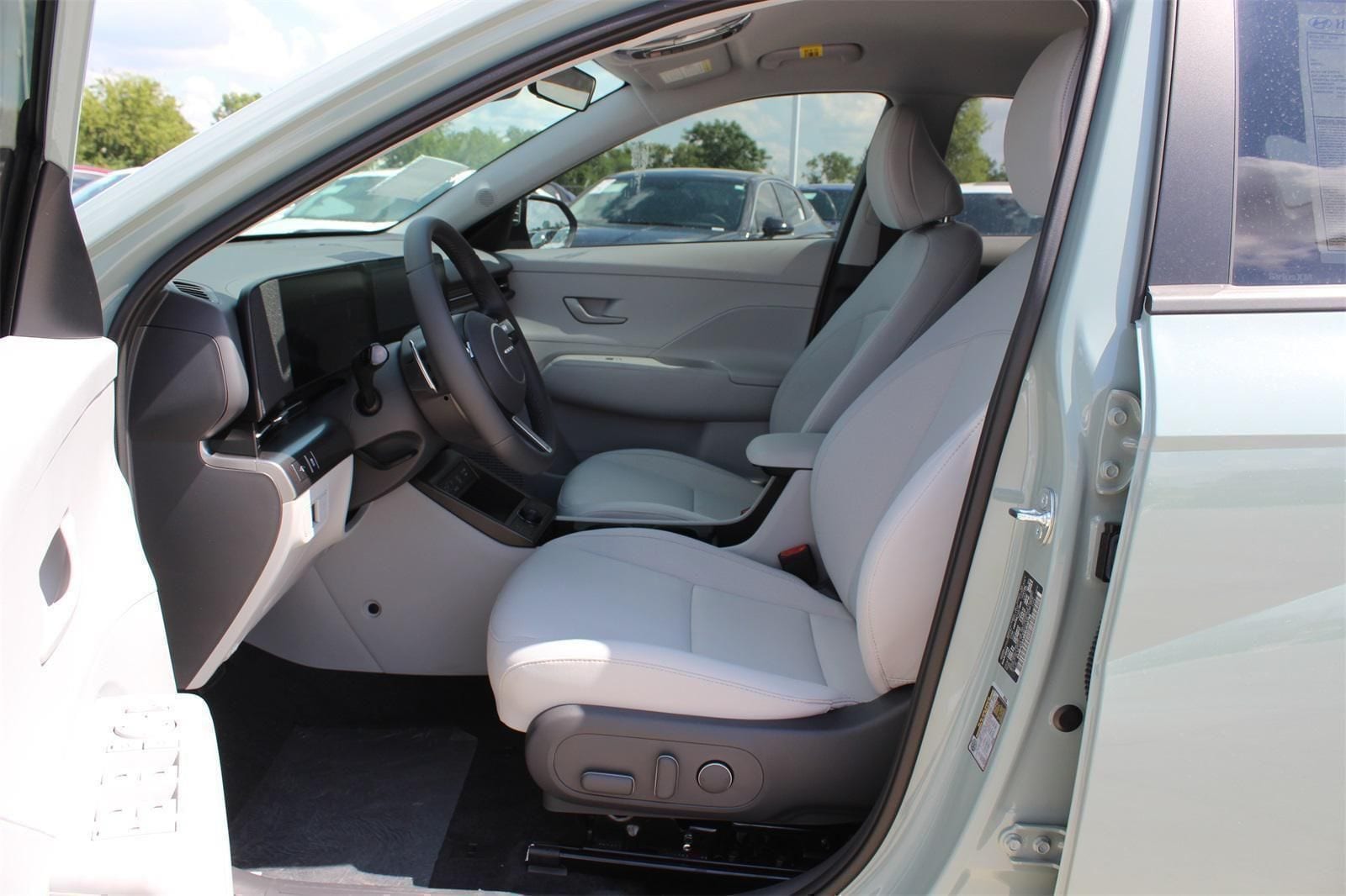 2025 Hyundai Kona EV SEL - Photo 16