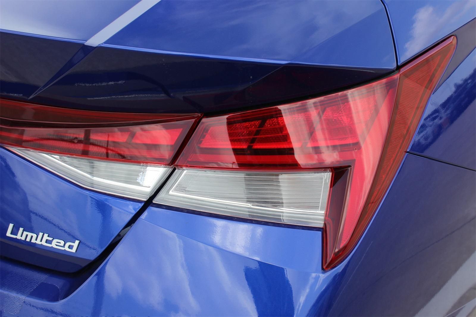 2025 Hyundai Elantra Limited - Photo 20