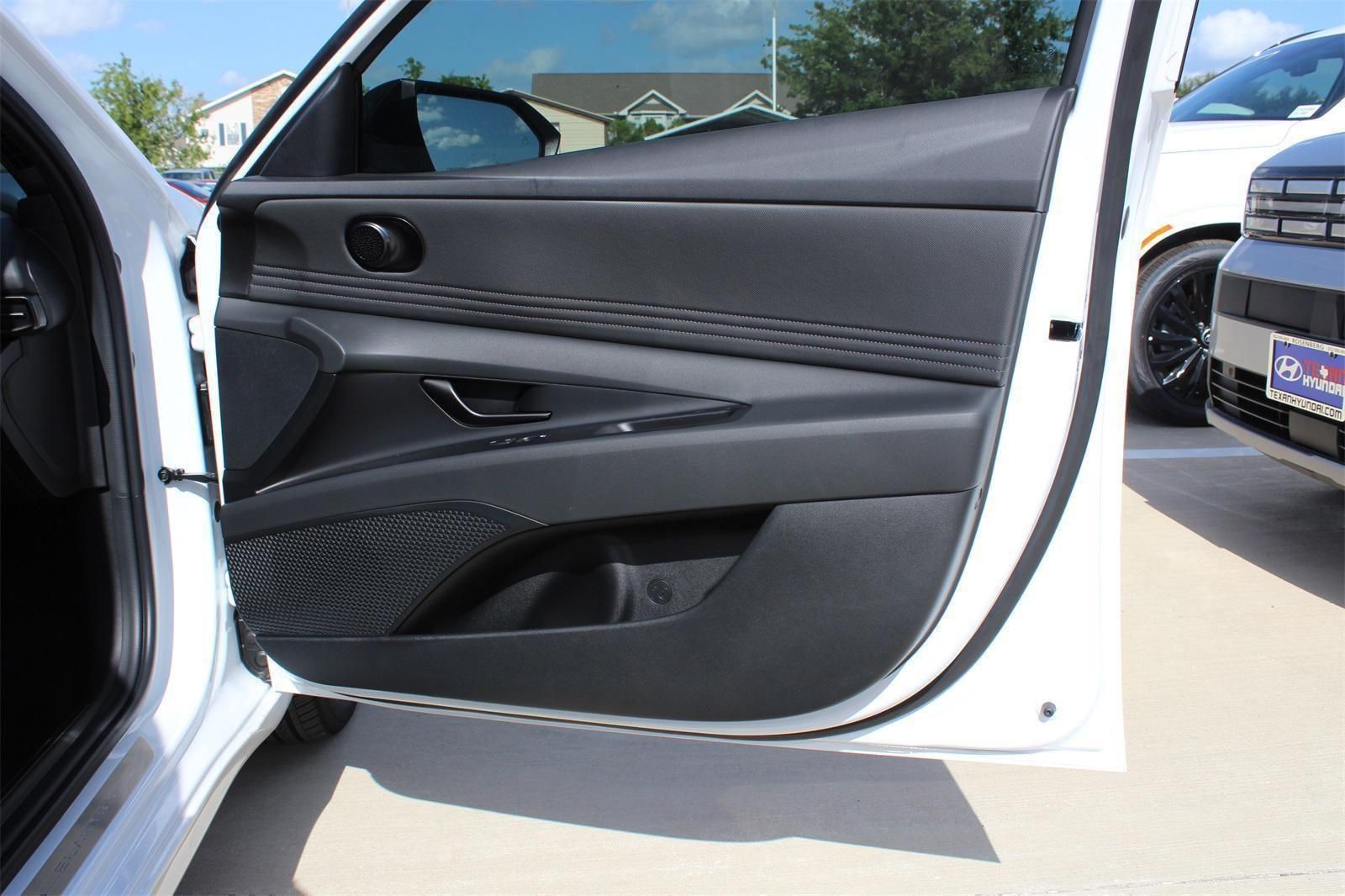 2025 Hyundai Elantra SEL - Photo 24