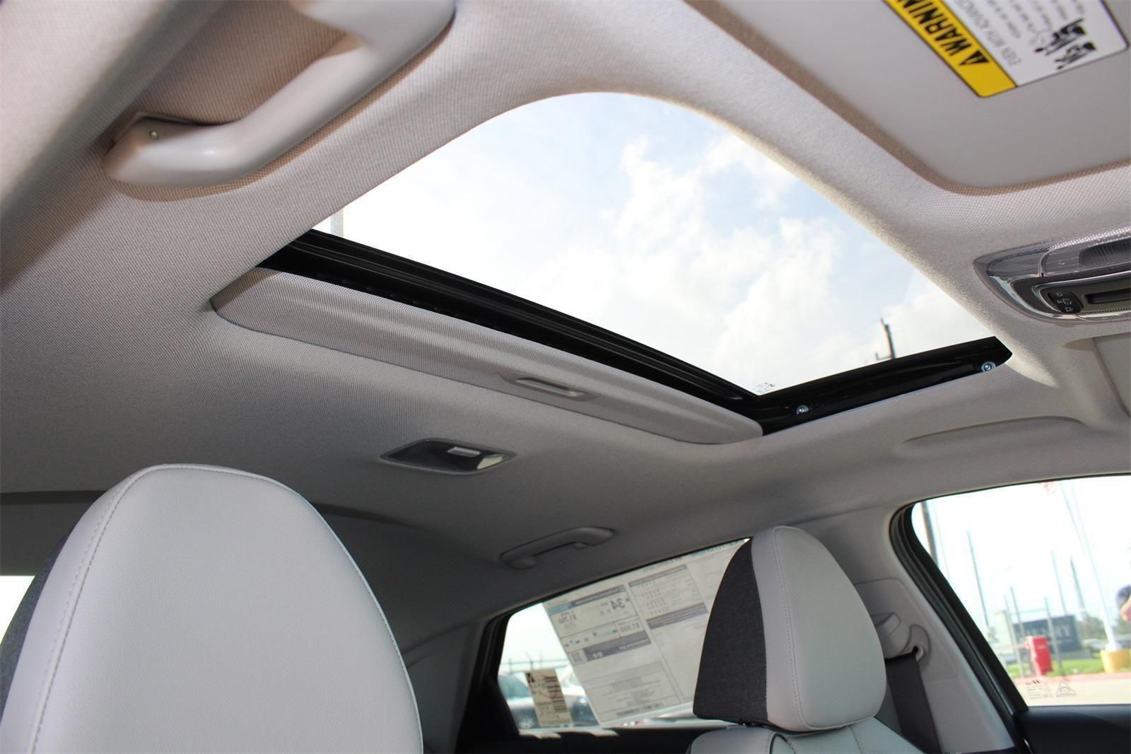 2025 Hyundai Elantra Limited - Photo 25