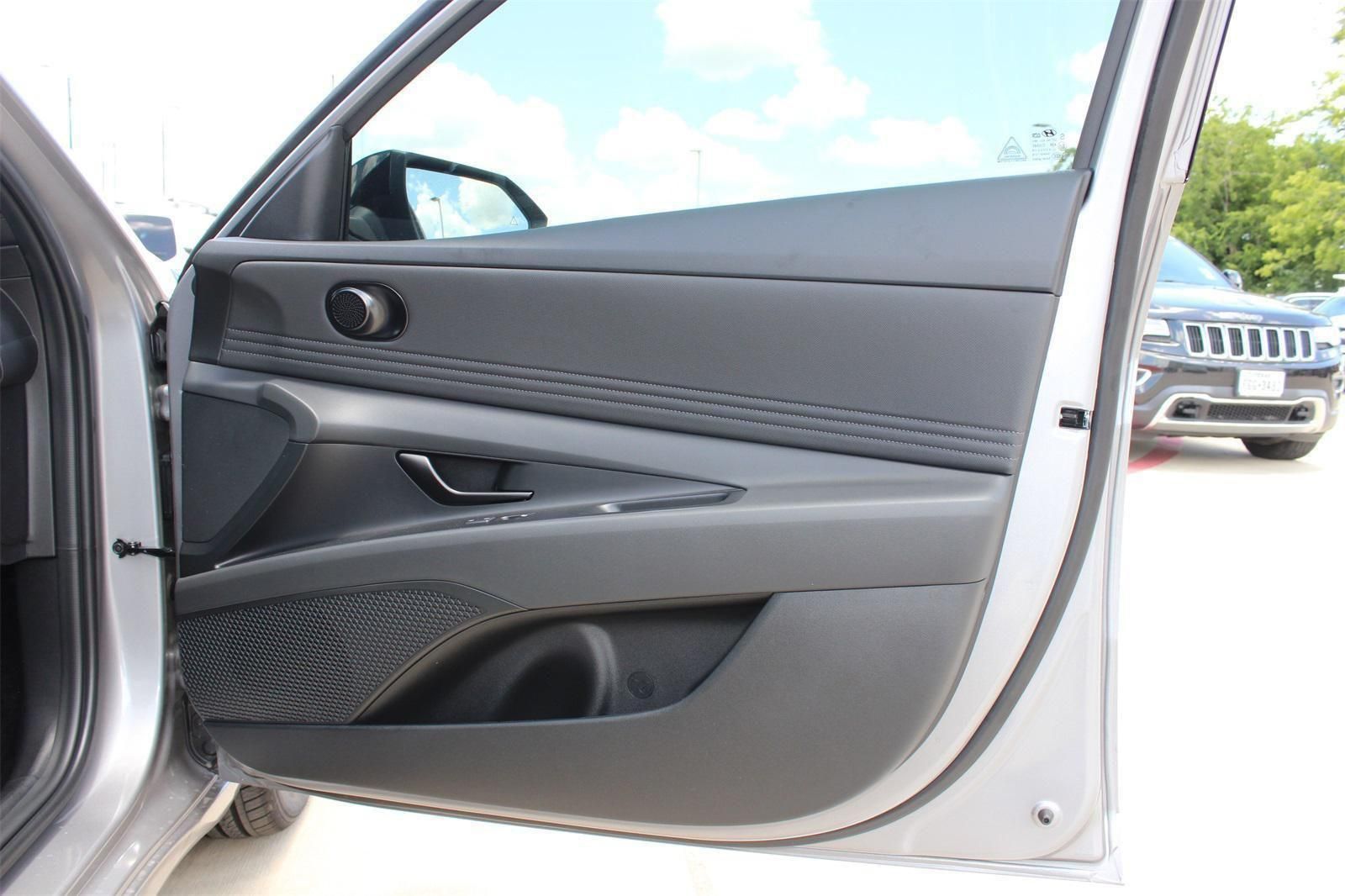 2025 Hyundai Elantra SEL - Photo 24