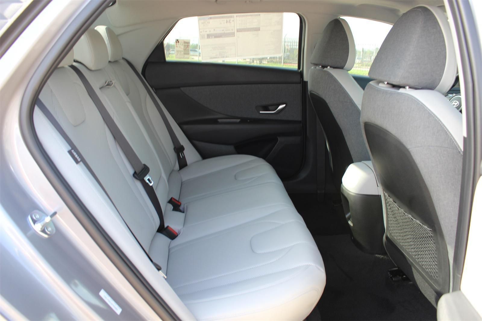 2025 Hyundai Elantra Limited - Photo 21