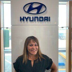 Staff member Veronica Hewitt from ID_5eb955