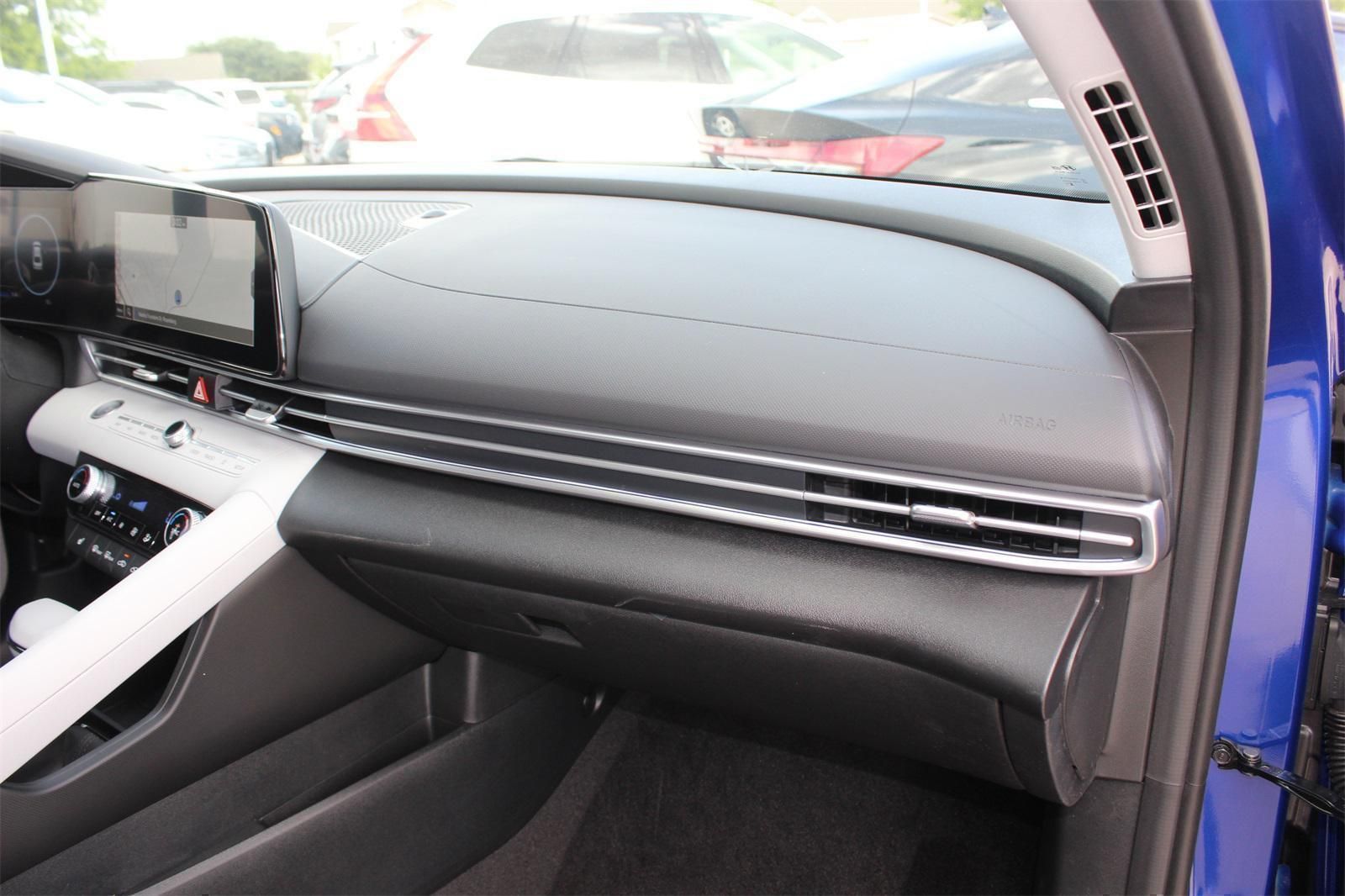 2025 Hyundai Elantra Limited - Photo 24