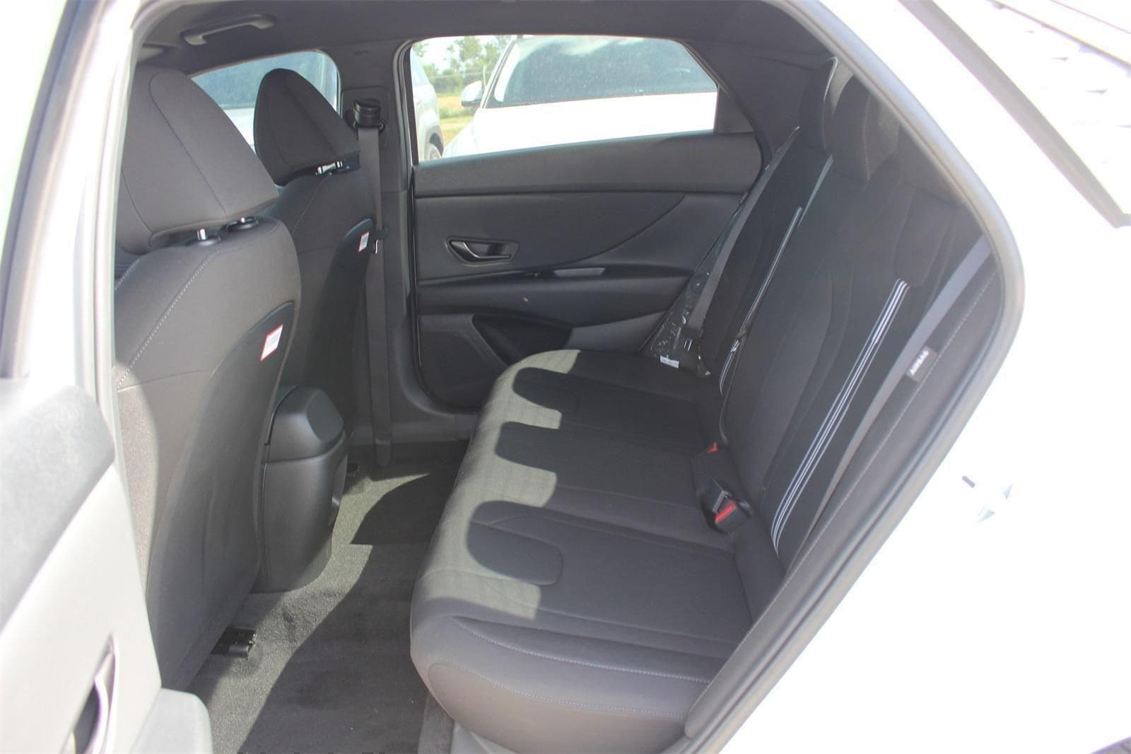 2025 Hyundai Elantra SEL - Photo 18