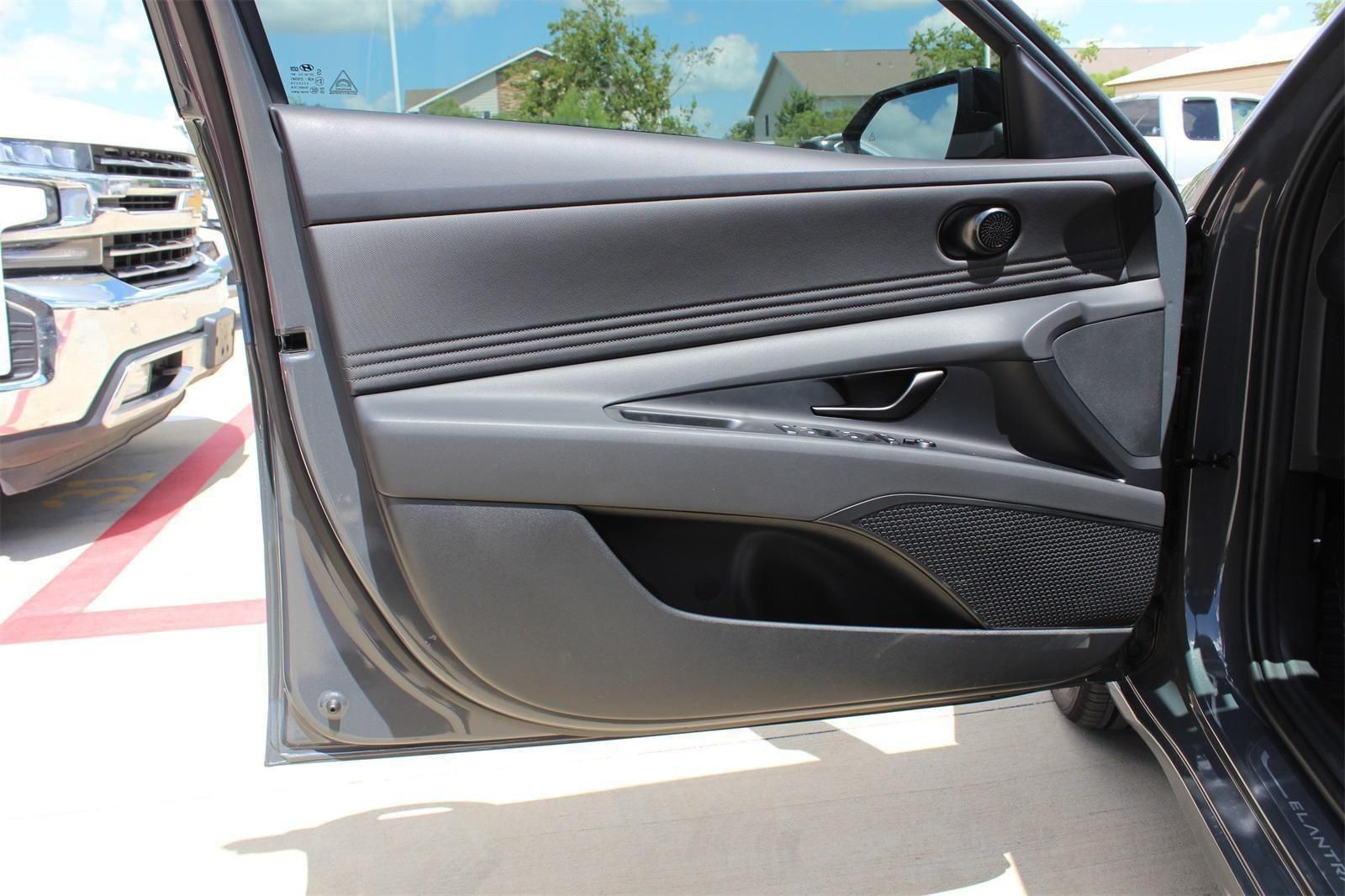 2025 Hyundai Elantra SEL - Photo 17