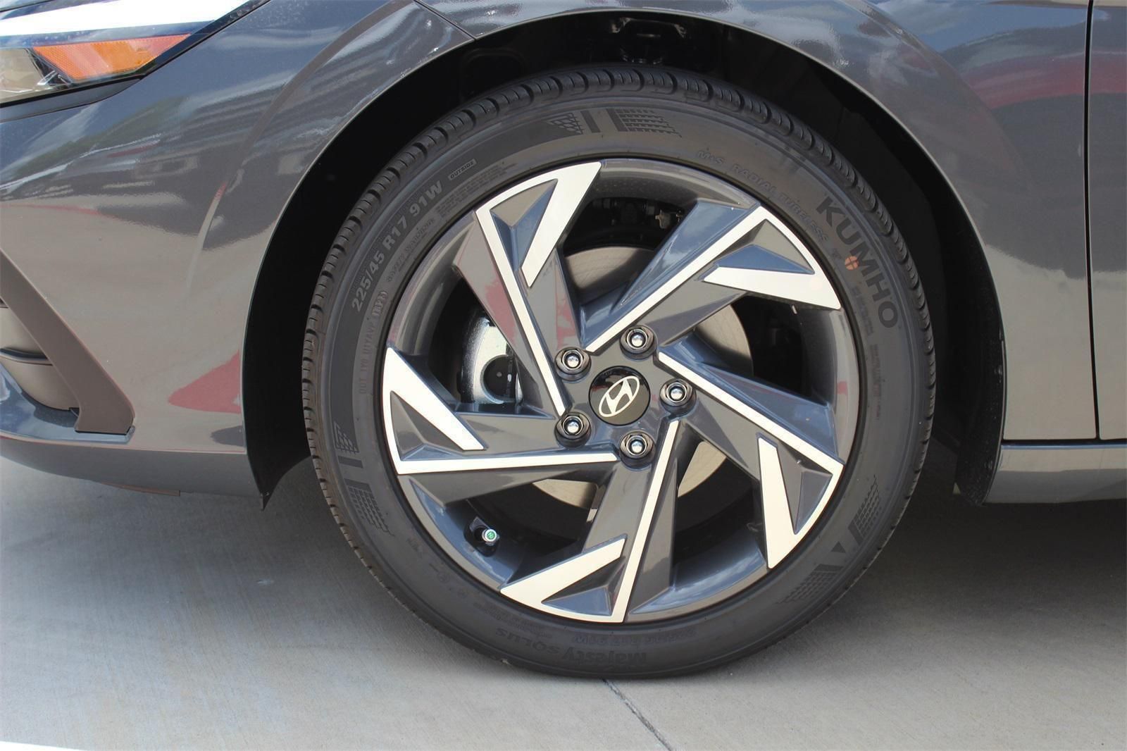 2025 Hyundai Elantra SEL - Photo 28