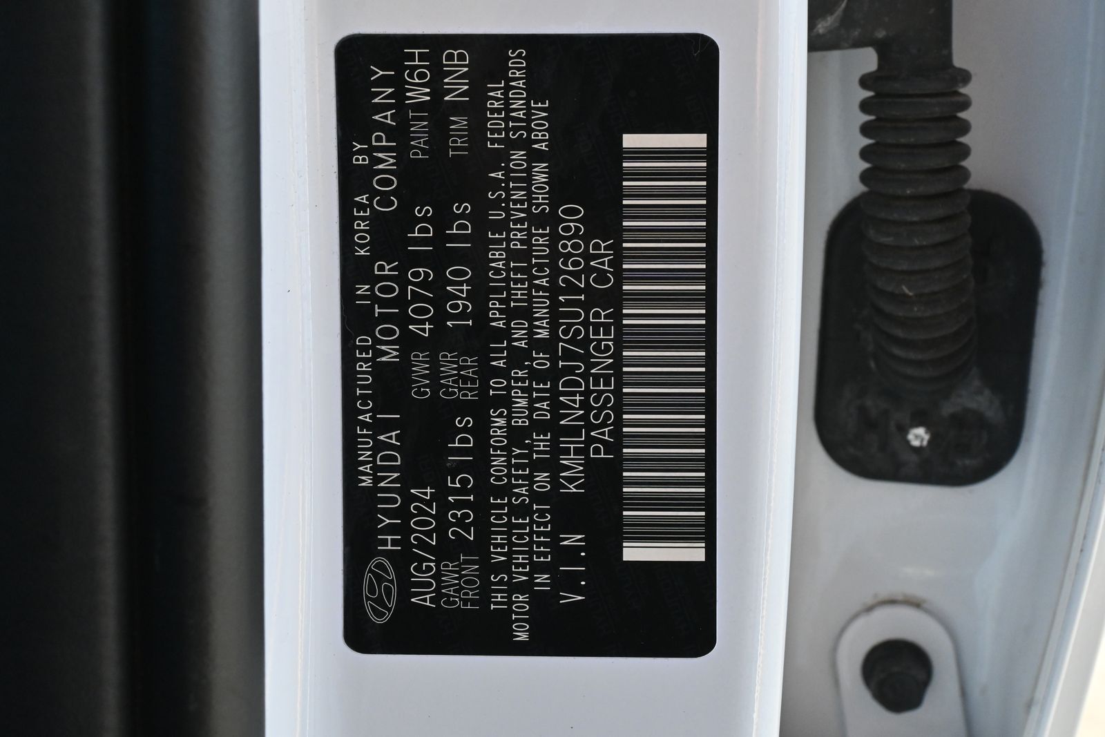 2025 Hyundai Elantra Limited - Photo 28