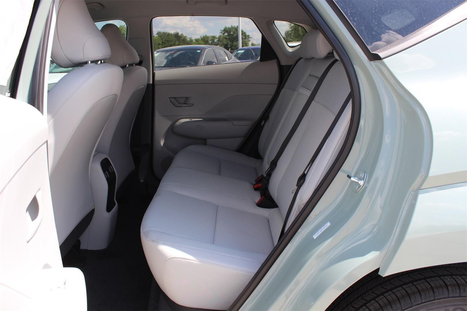 2025 Hyundai Kona EV SEL - Photo 18