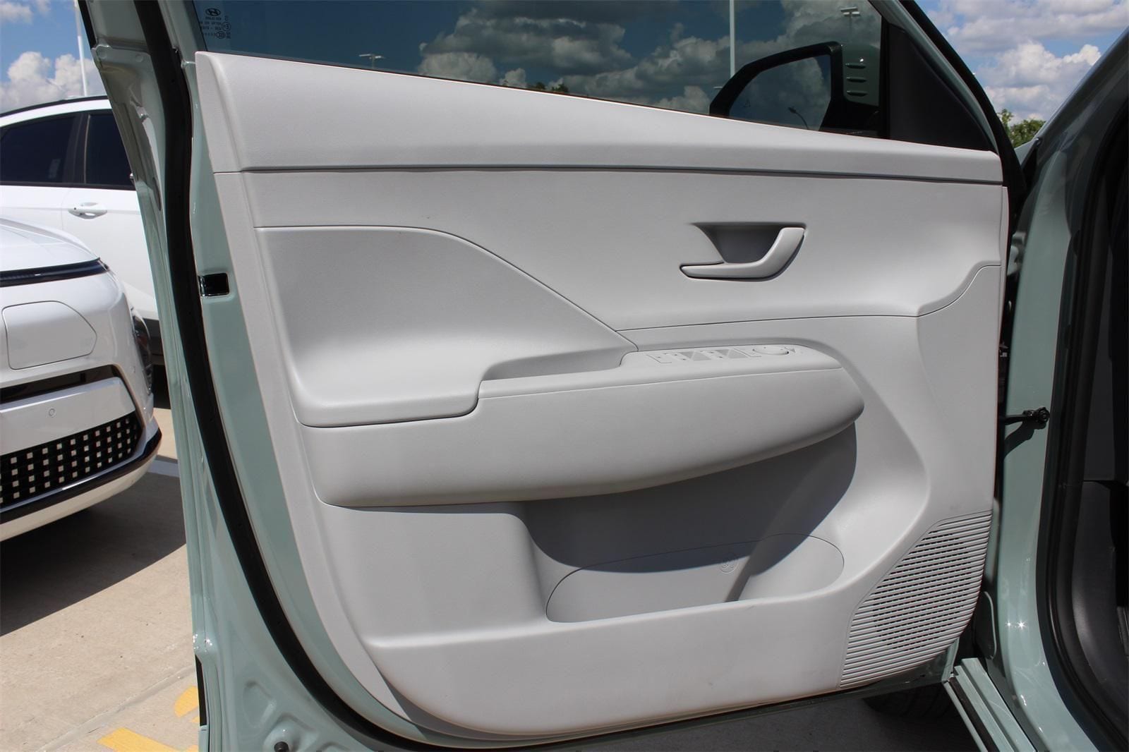 2025 Hyundai Kona EV SEL - Photo 17