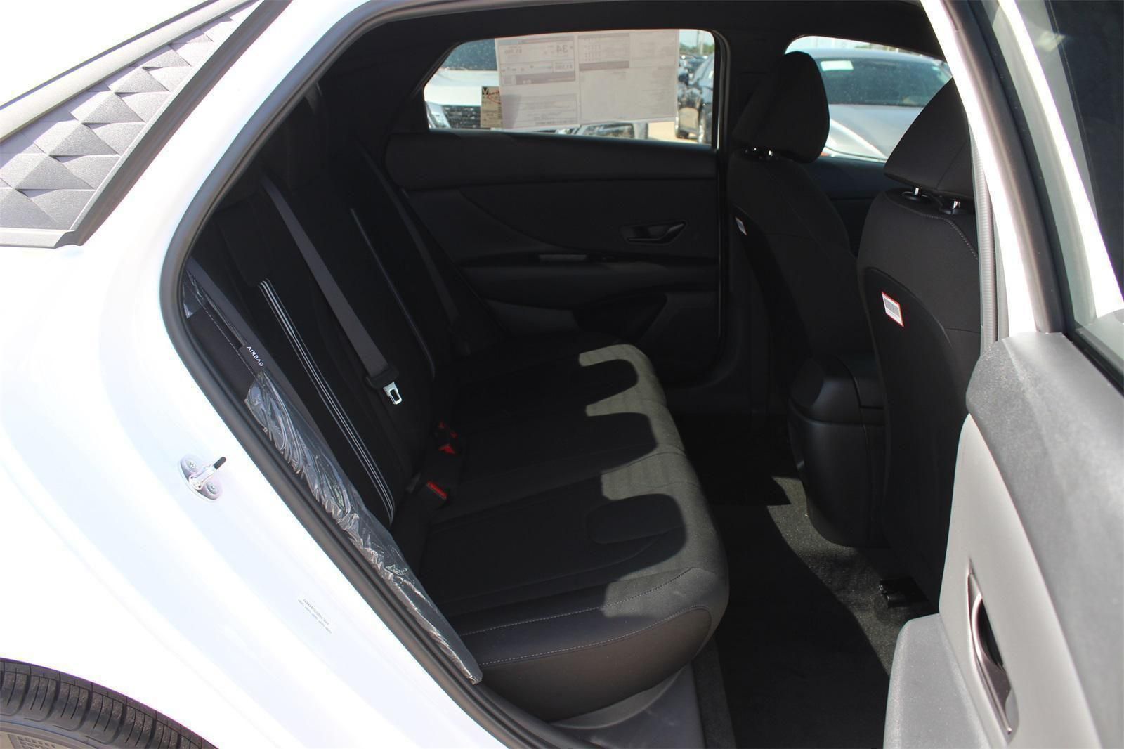2025 Hyundai Elantra SEL - Photo 21