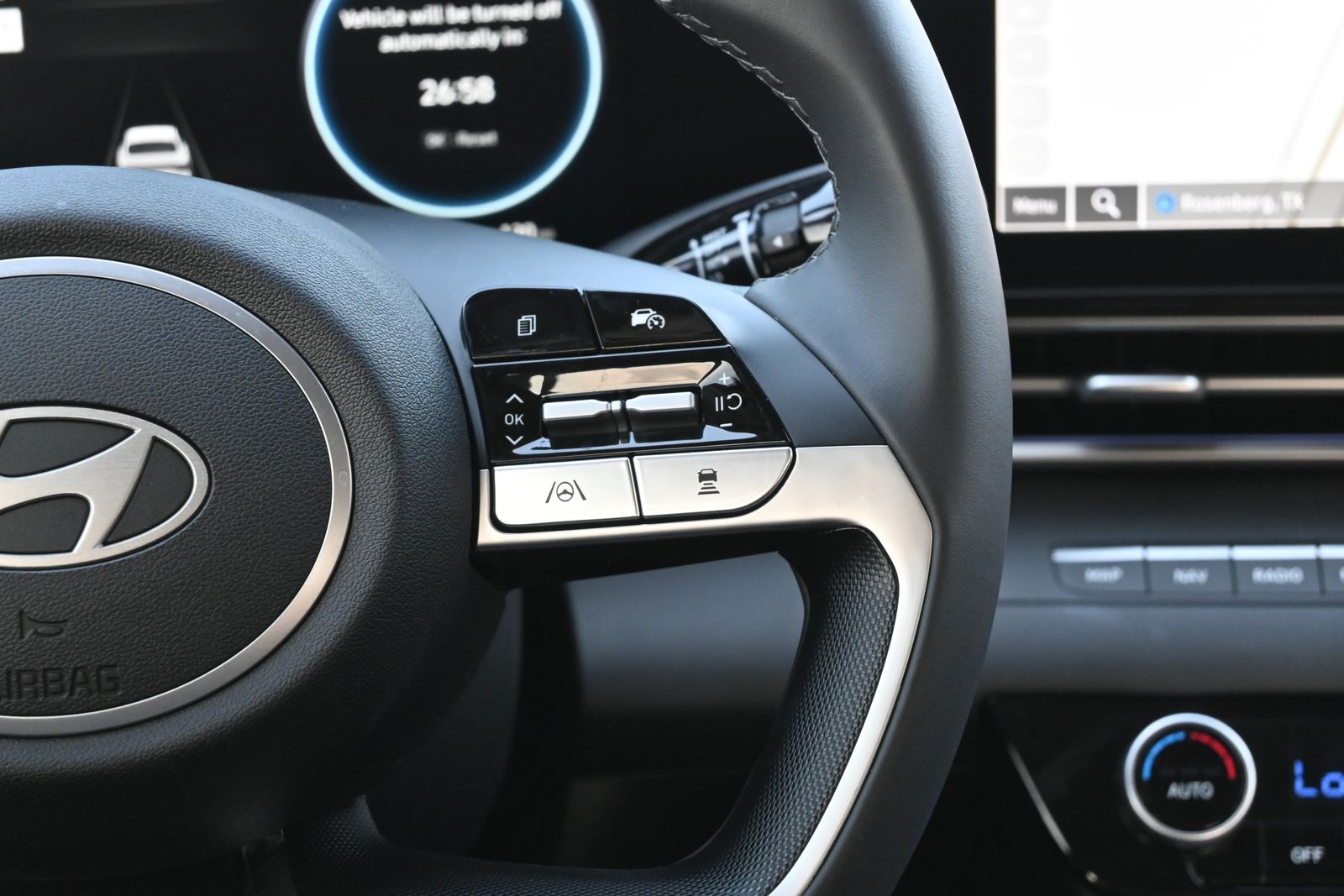 2025 Hyundai Elantra Limited - Photo 8