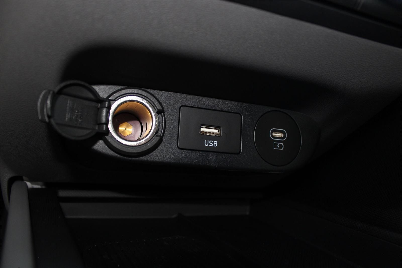 2025 Hyundai Elantra SEL - Photo 13