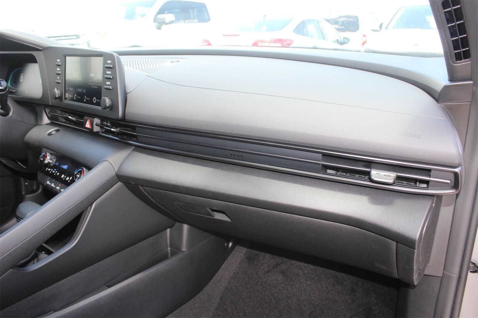 2025 Hyundai Elantra SEL - Photo 23