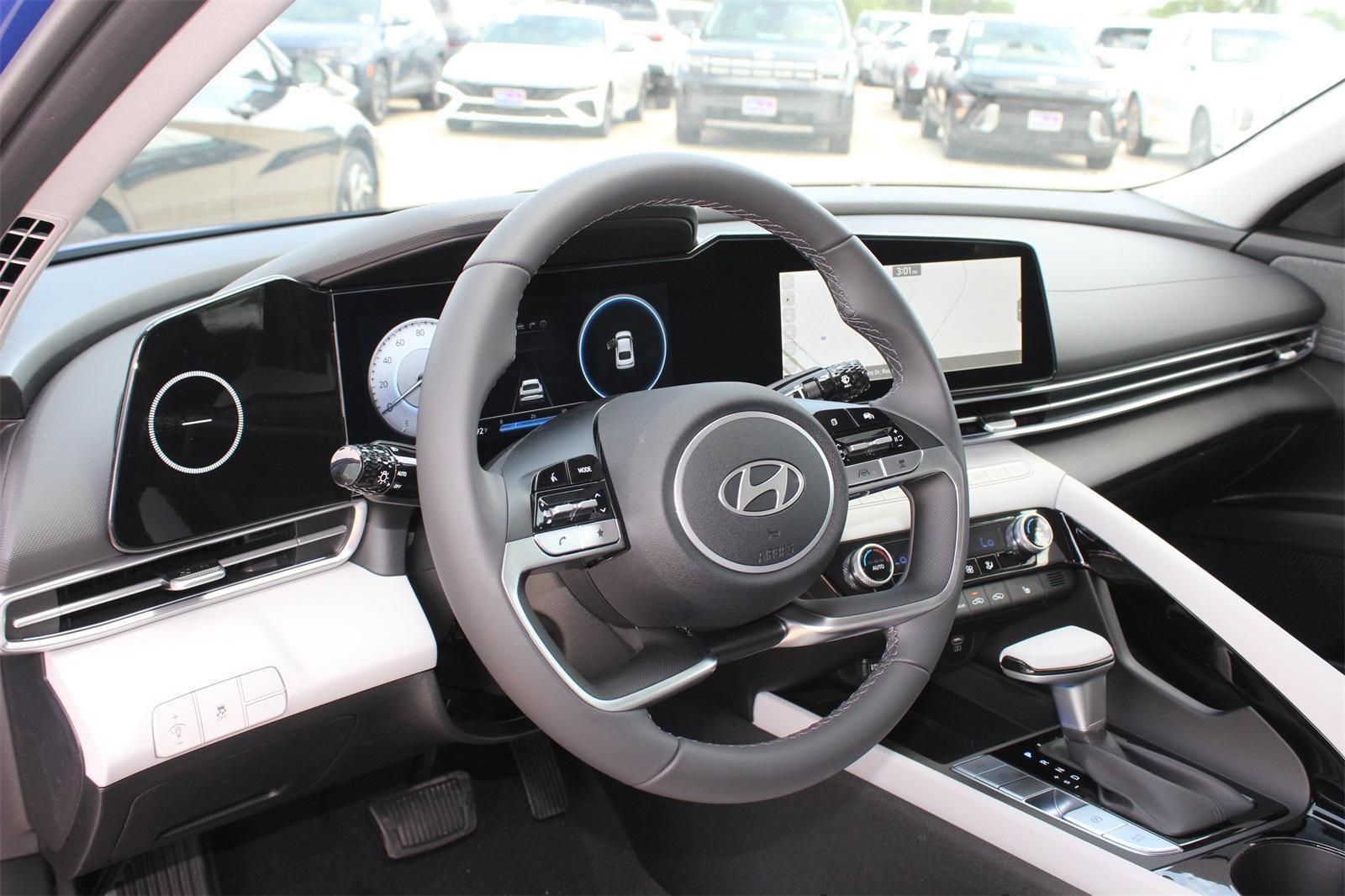 2025 Hyundai Elantra Limited - Photo 16