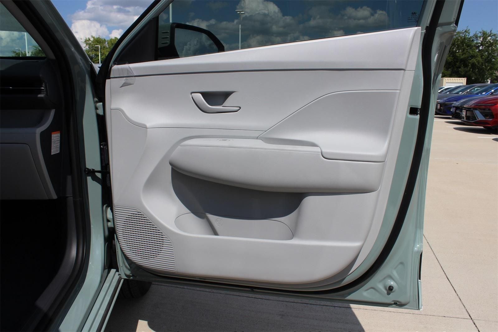 2025 Hyundai Kona EV SEL - Photo 24