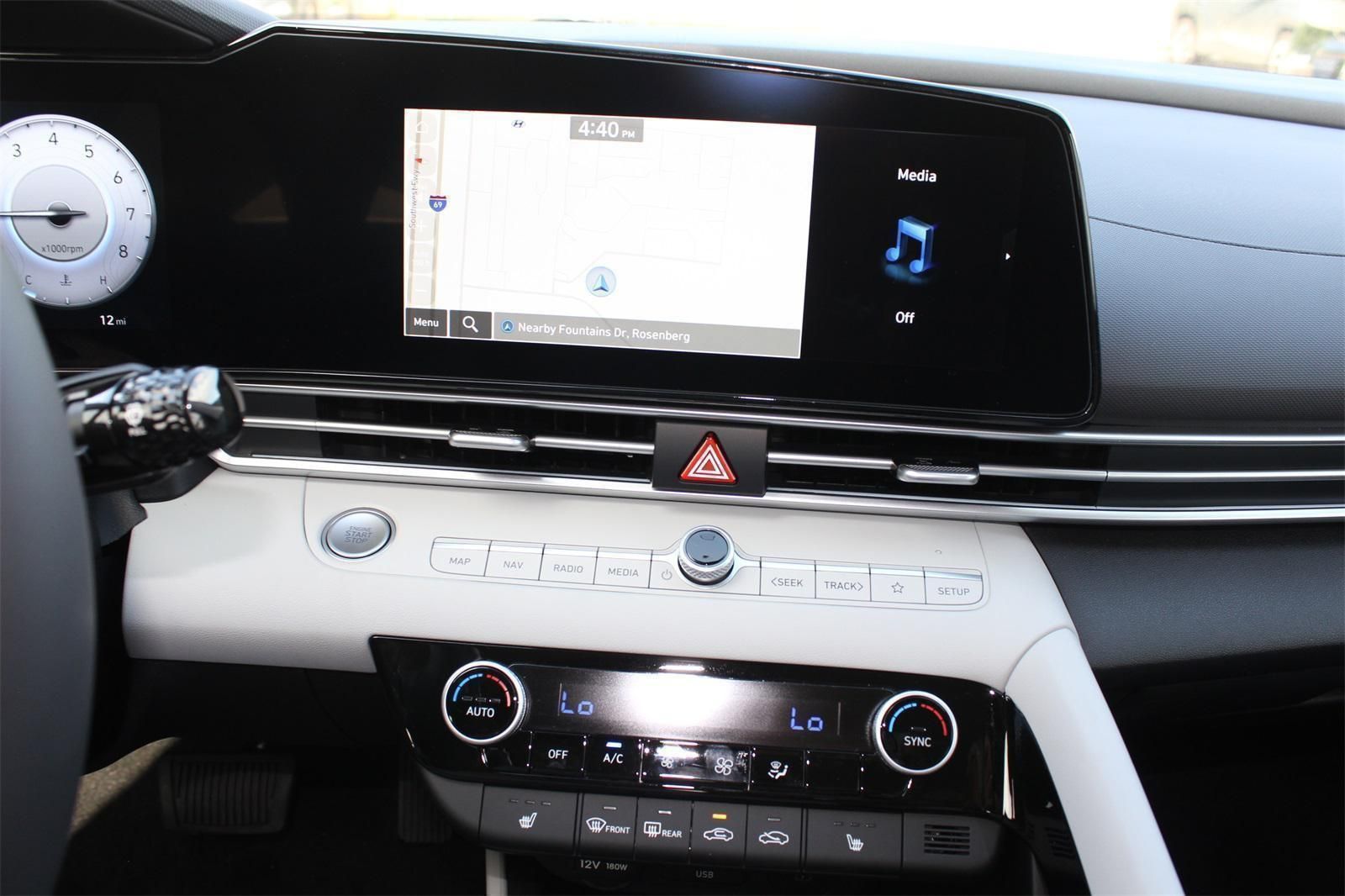 2025 Hyundai Elantra Limited - Photo 10