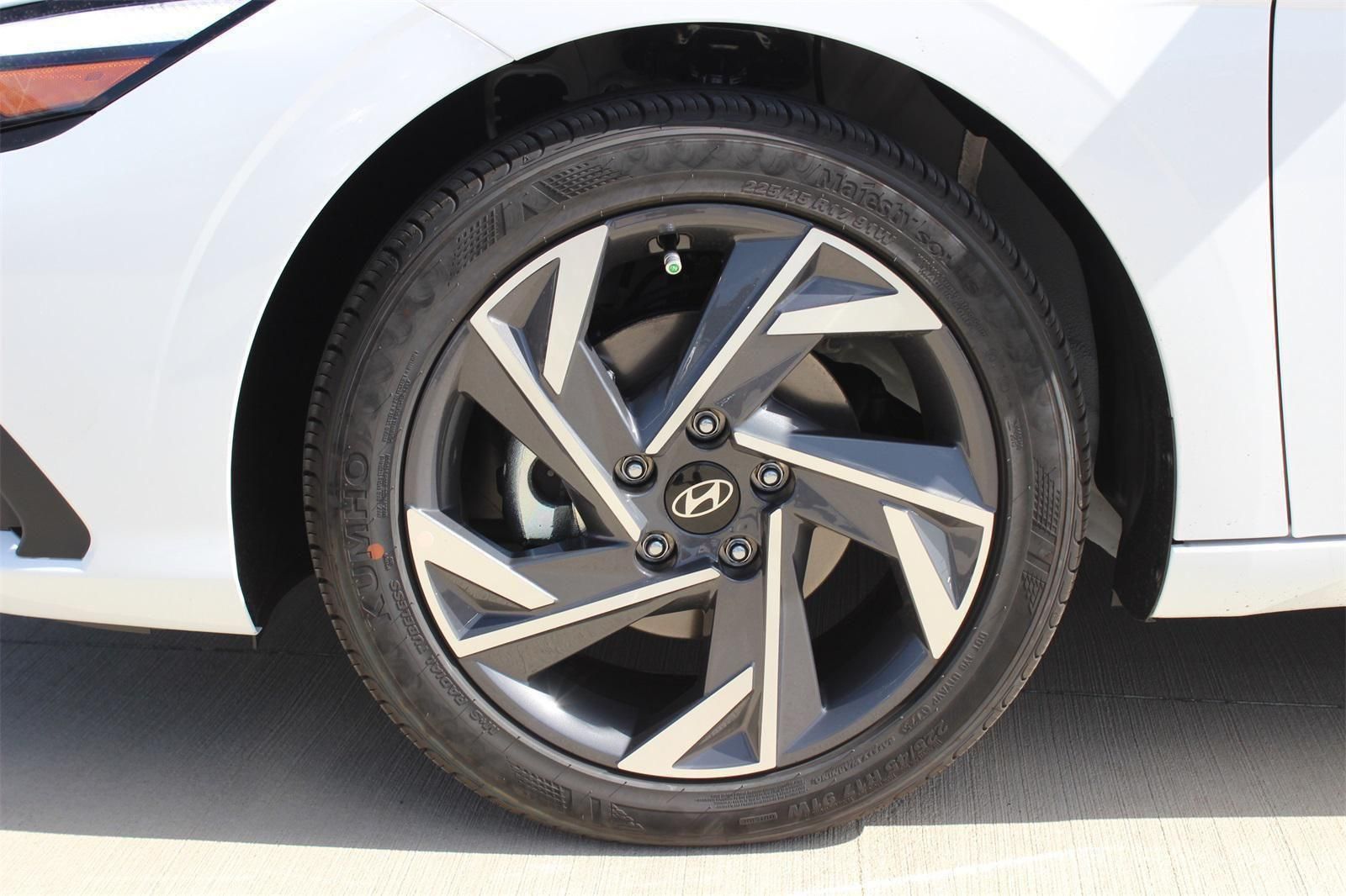 2025 Hyundai Elantra SEL - Photo 26