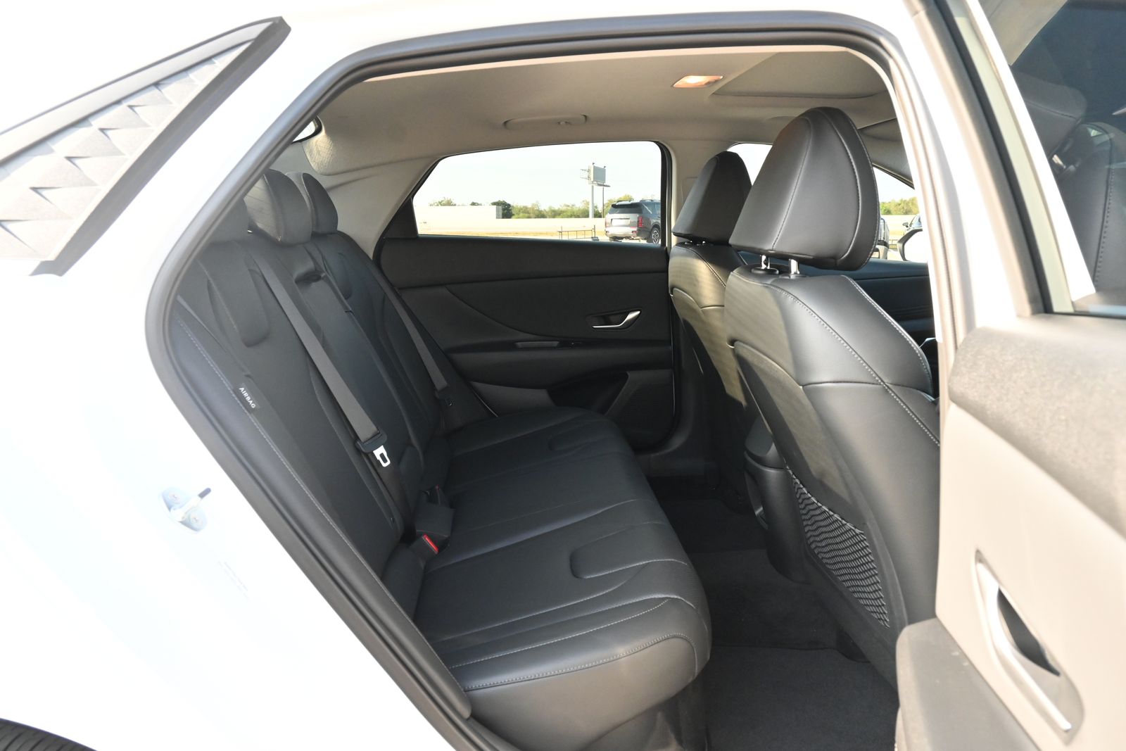 2025 Hyundai Elantra Limited - Photo 21