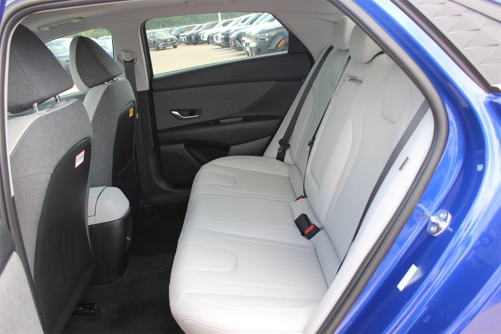 2025 Hyundai Elantra Limited - Photo 19