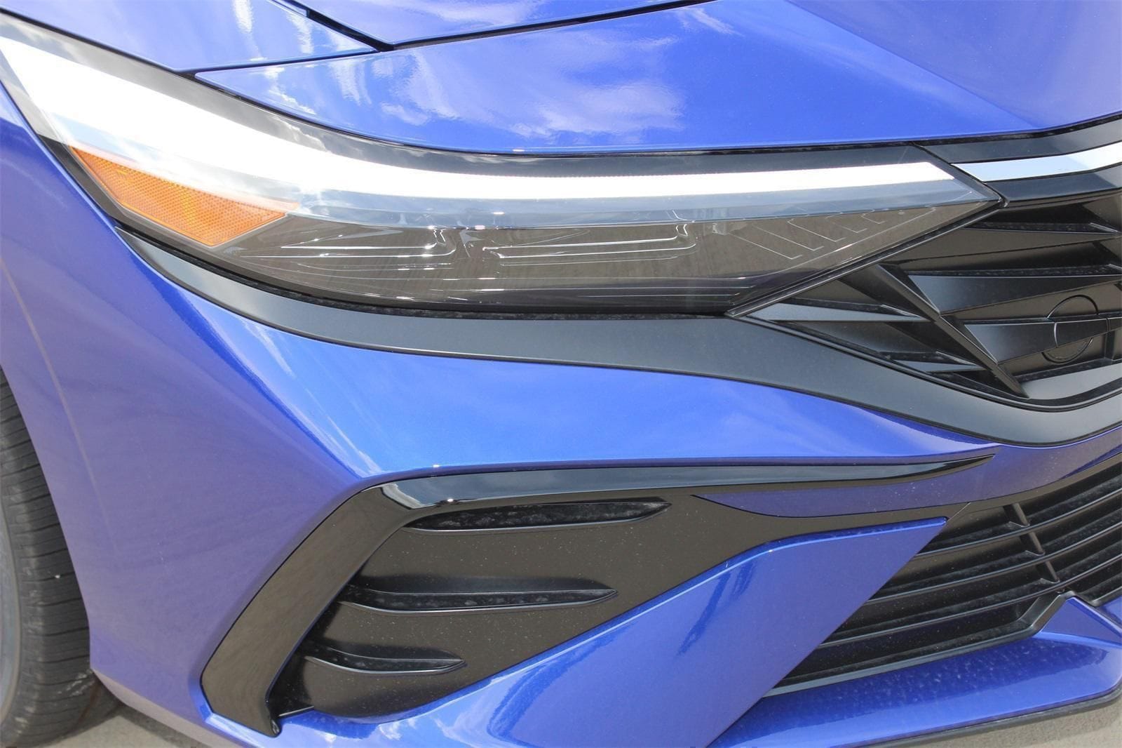 2025 Hyundai Elantra Limited - Photo 27