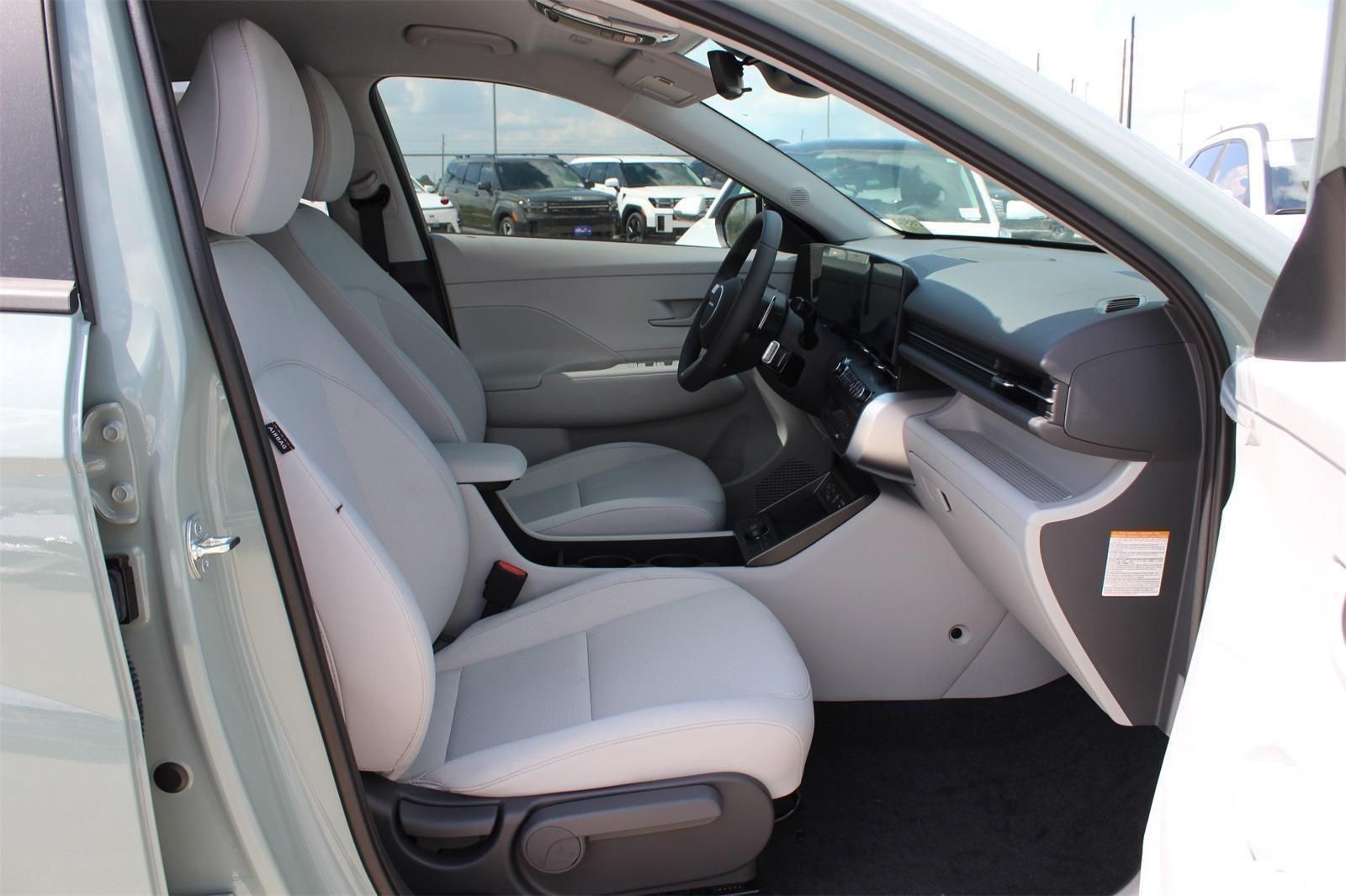 2025 Hyundai Kona EV SEL - Photo 22