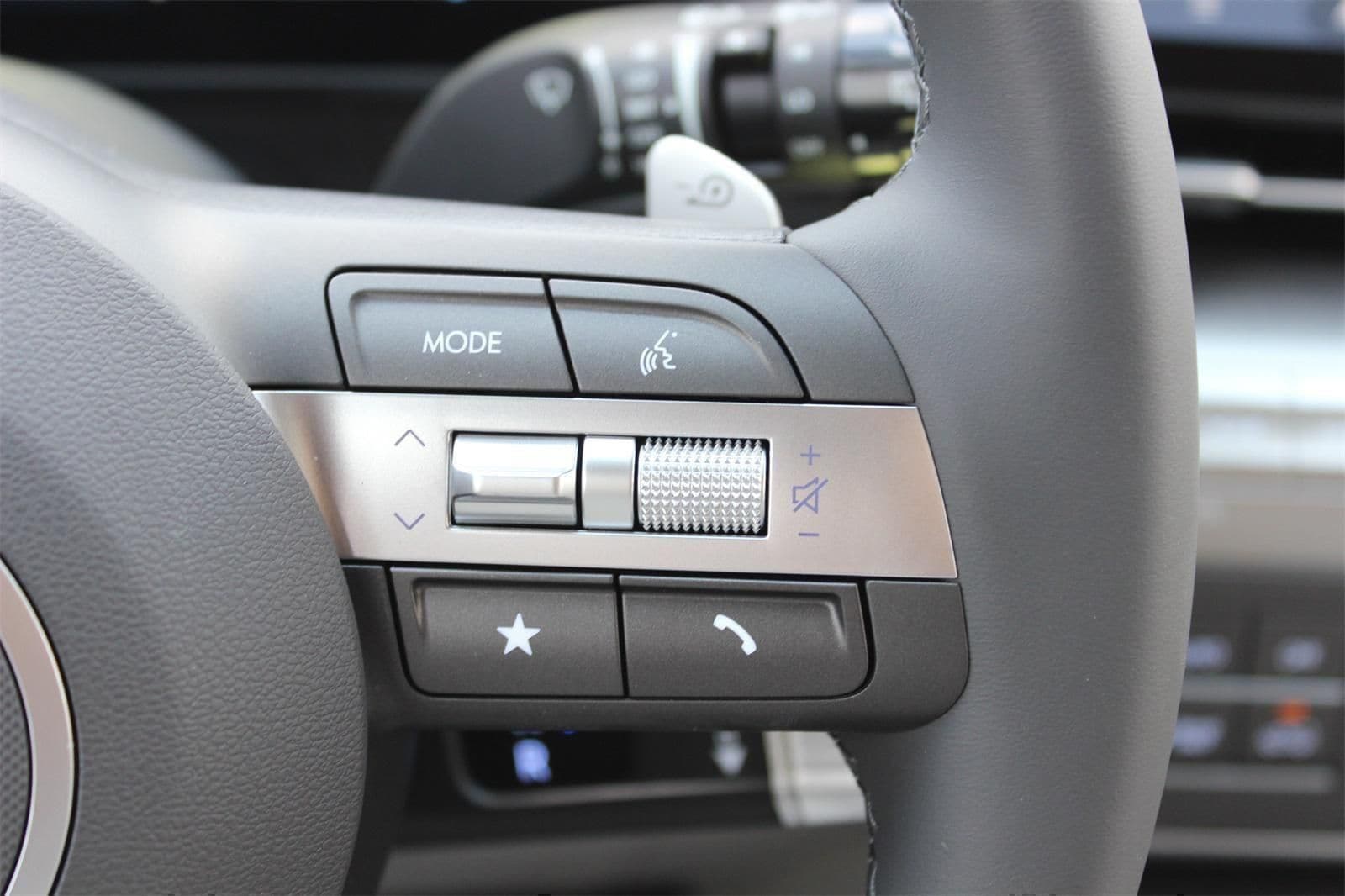 2025 Hyundai Kona EV SEL - Photo 8