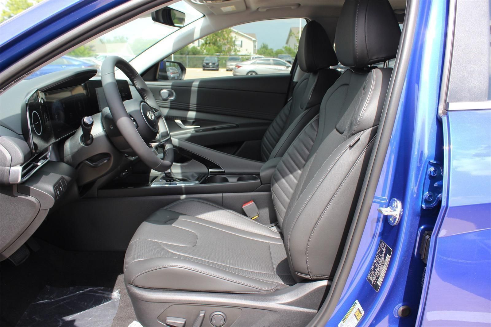 2025 Hyundai Elantra Limited - Photo 16