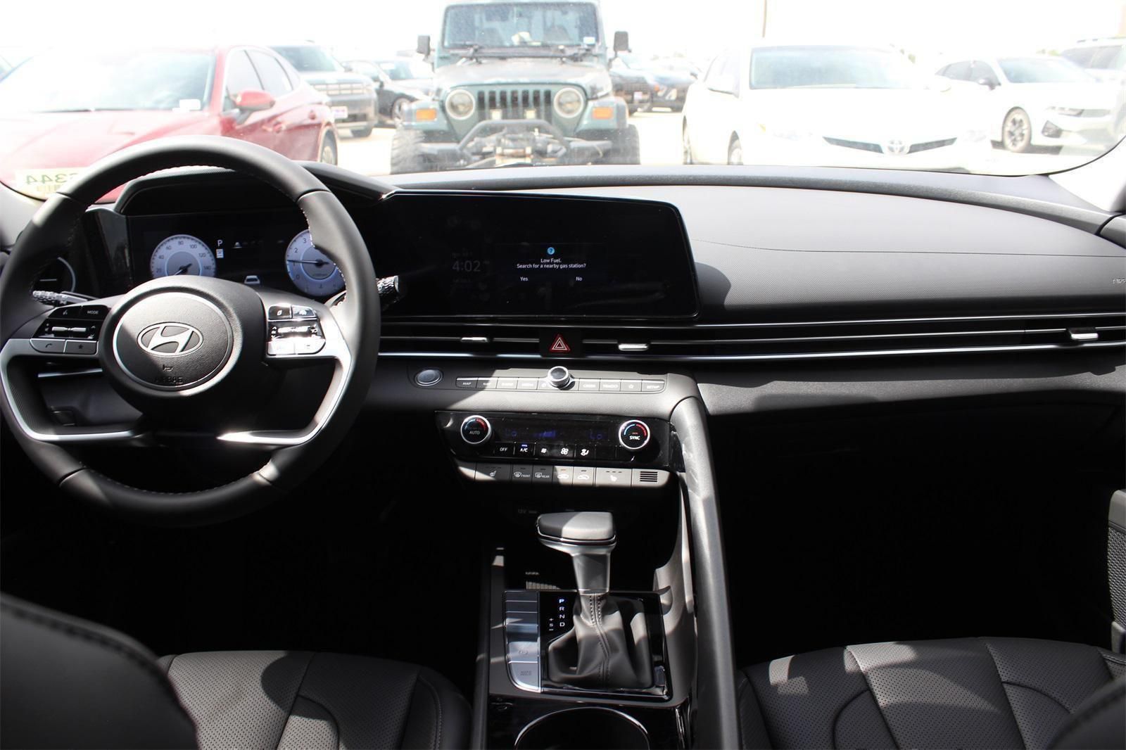 2025 Hyundai Elantra Limited - Photo 5