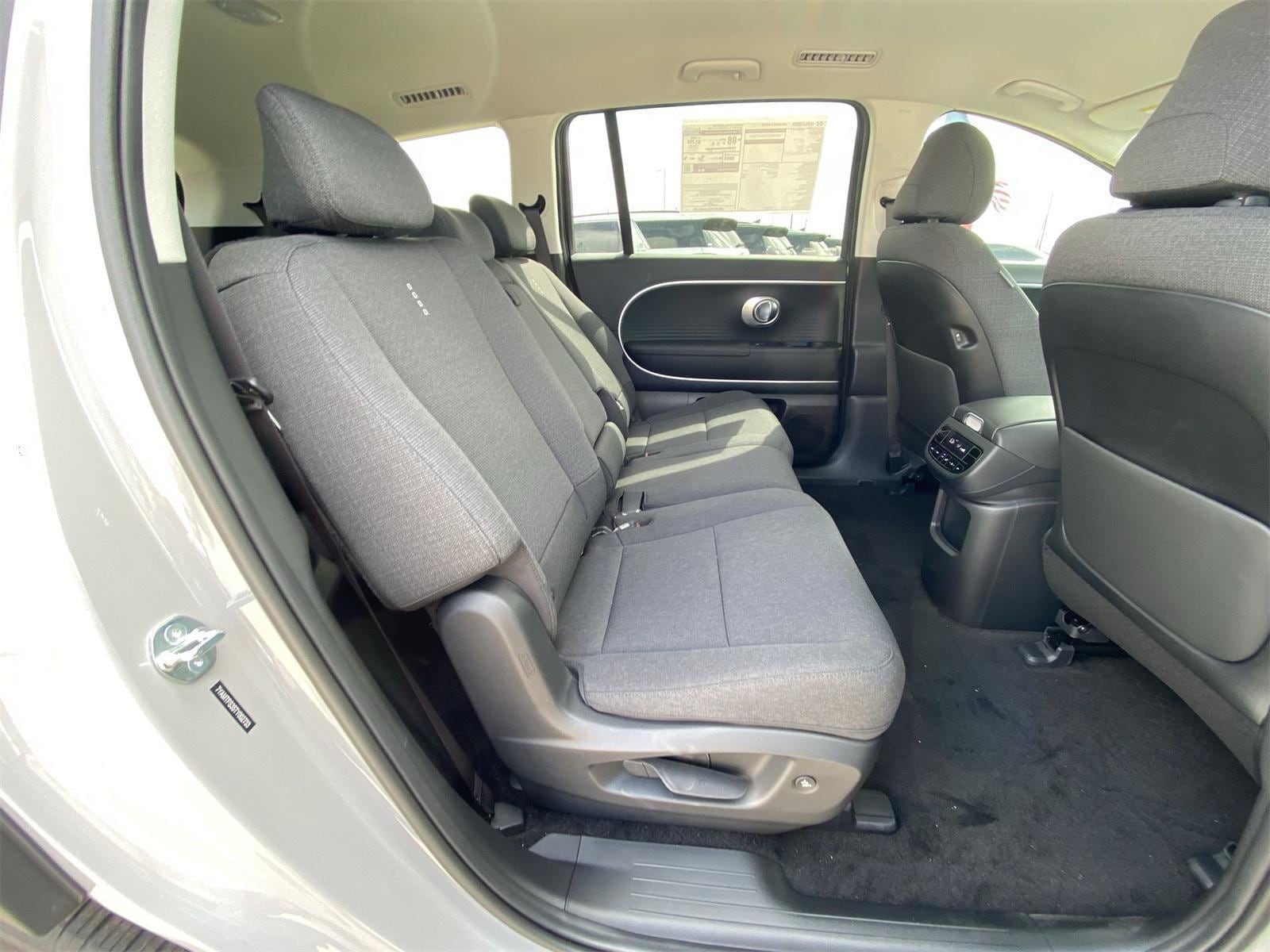 2026 Hyundai IONIQ 9 SE - Photo 17