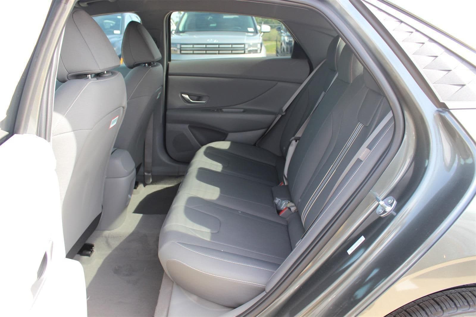 2025 Hyundai Elantra SEL - Photo 18