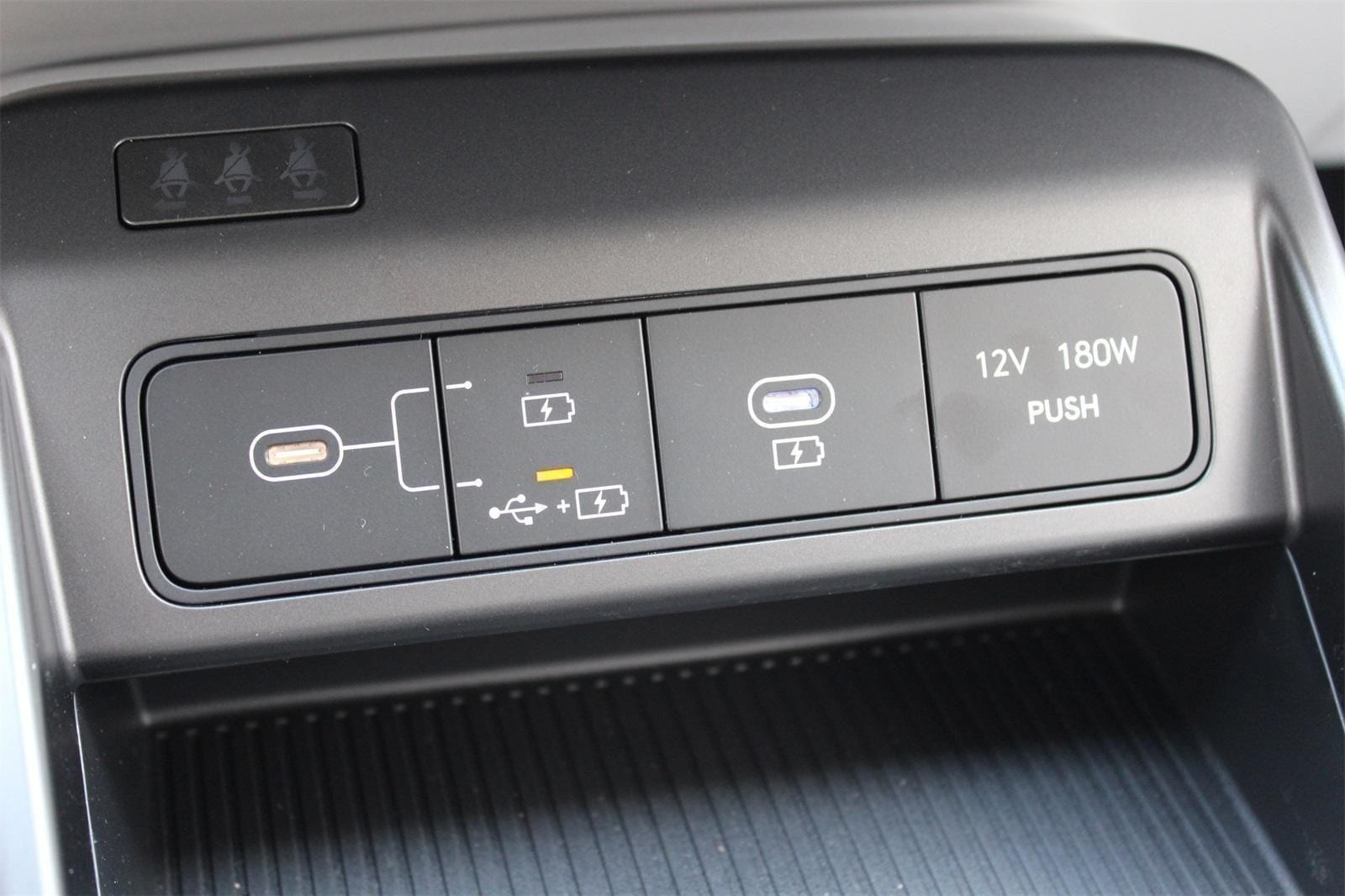 2025 Hyundai Kona EV SEL - Photo 13