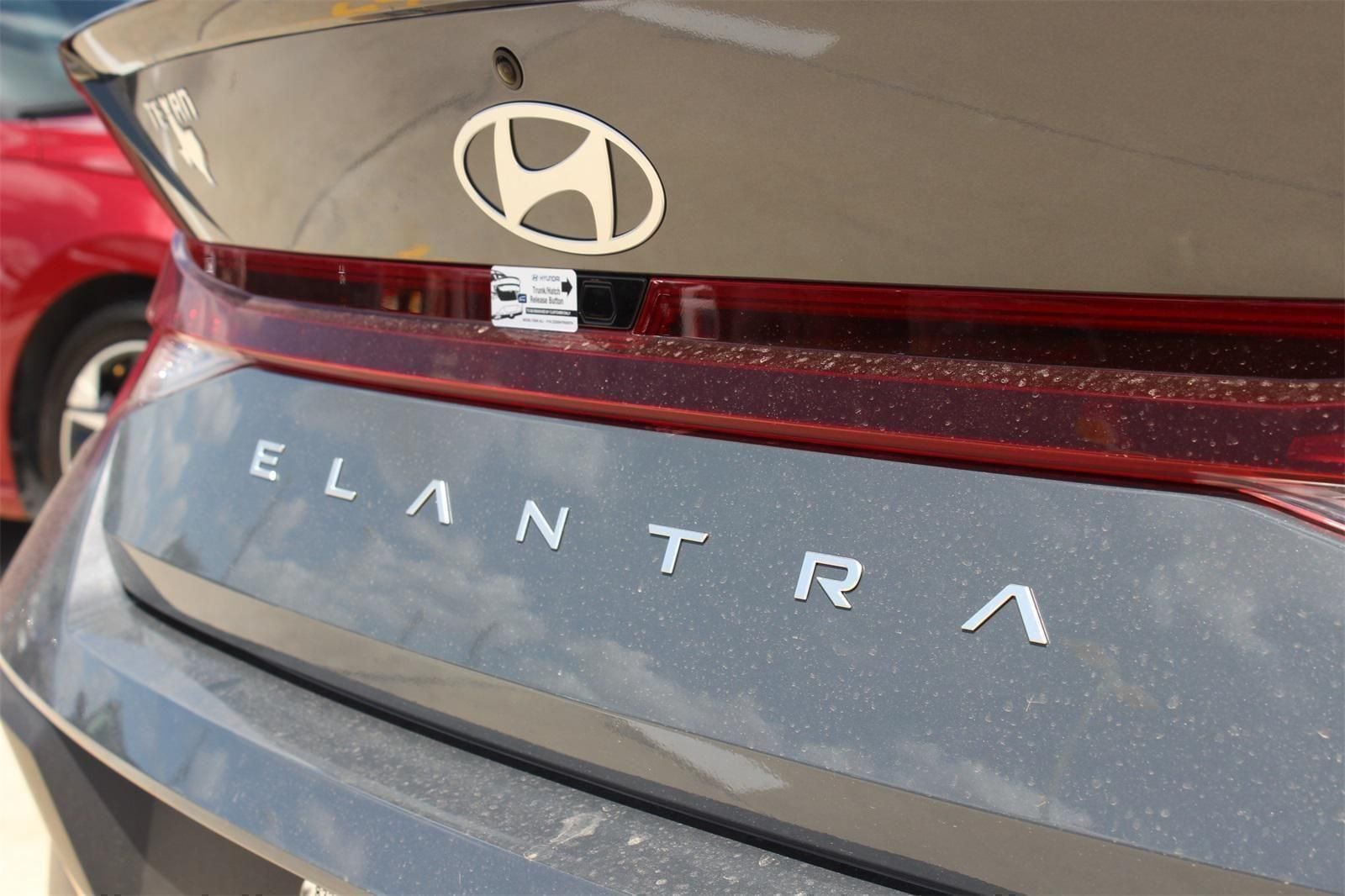 2025 Hyundai Elantra SEL - Photo 20