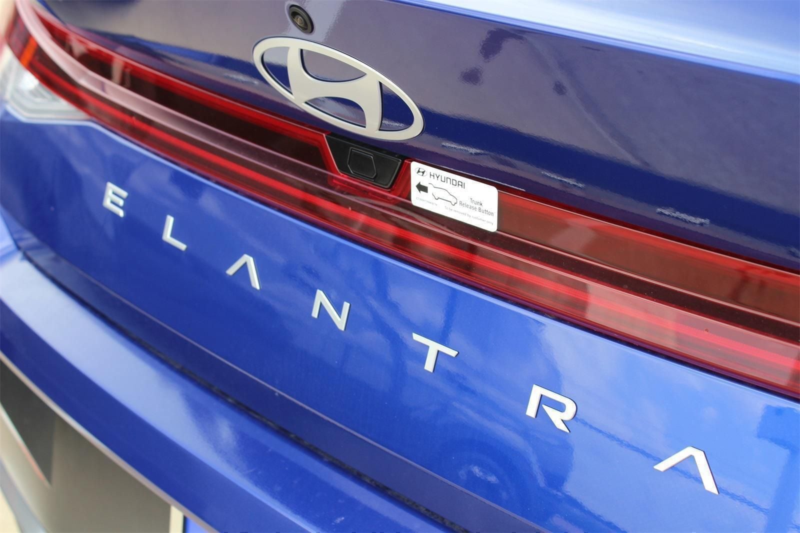 2025 Hyundai Elantra Limited - Photo 21