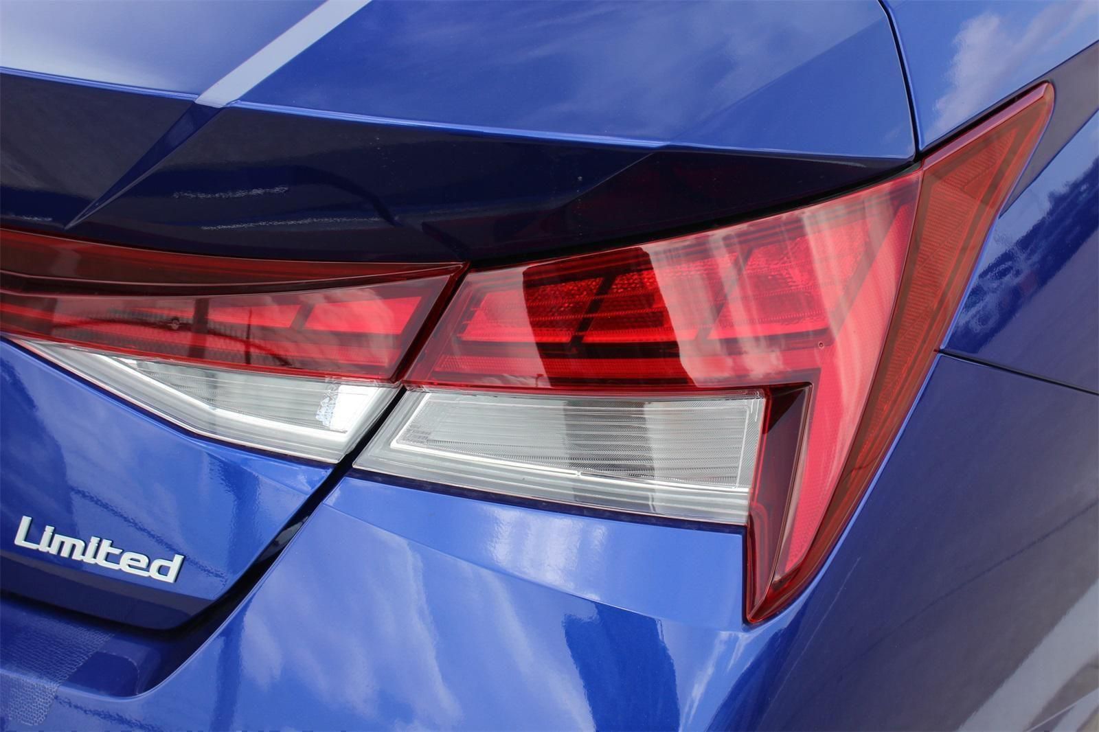2025 Hyundai Elantra Limited - Photo 20