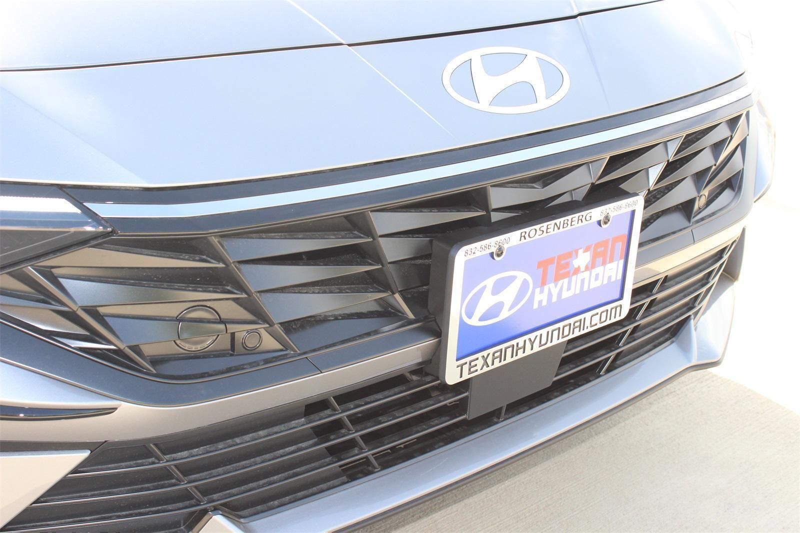 2025 Hyundai Elantra Limited - Photo 27