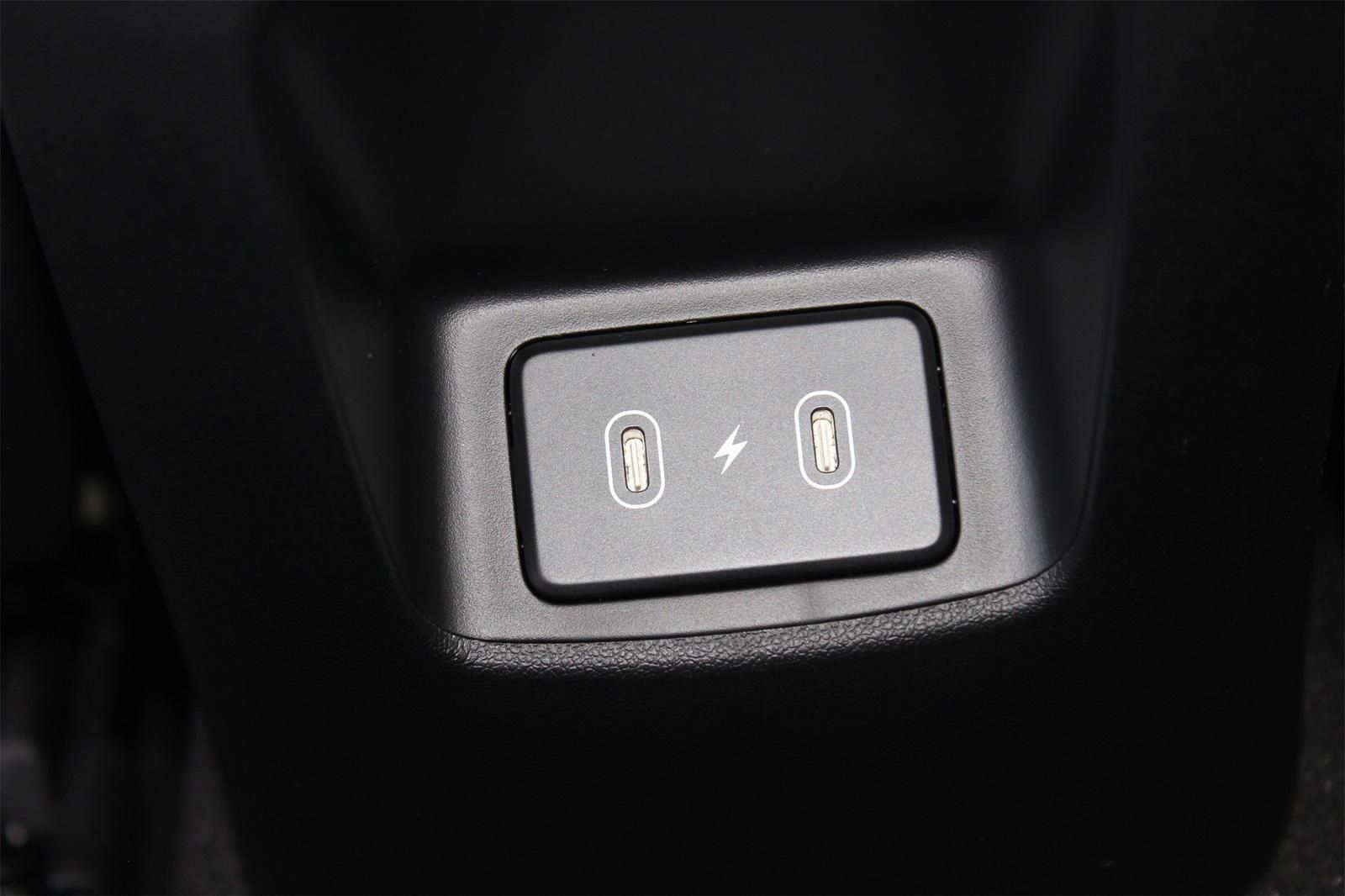 2025 Hyundai Elantra Limited - Photo 15