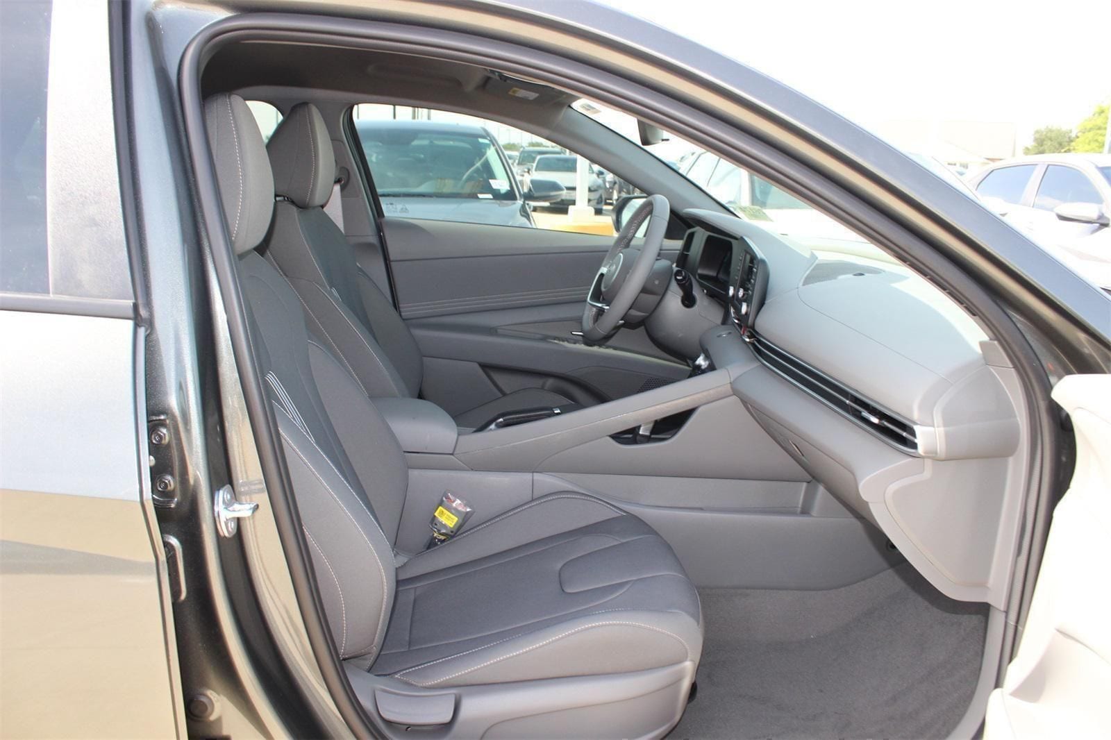 2025 Hyundai Elantra SEL - Photo 22