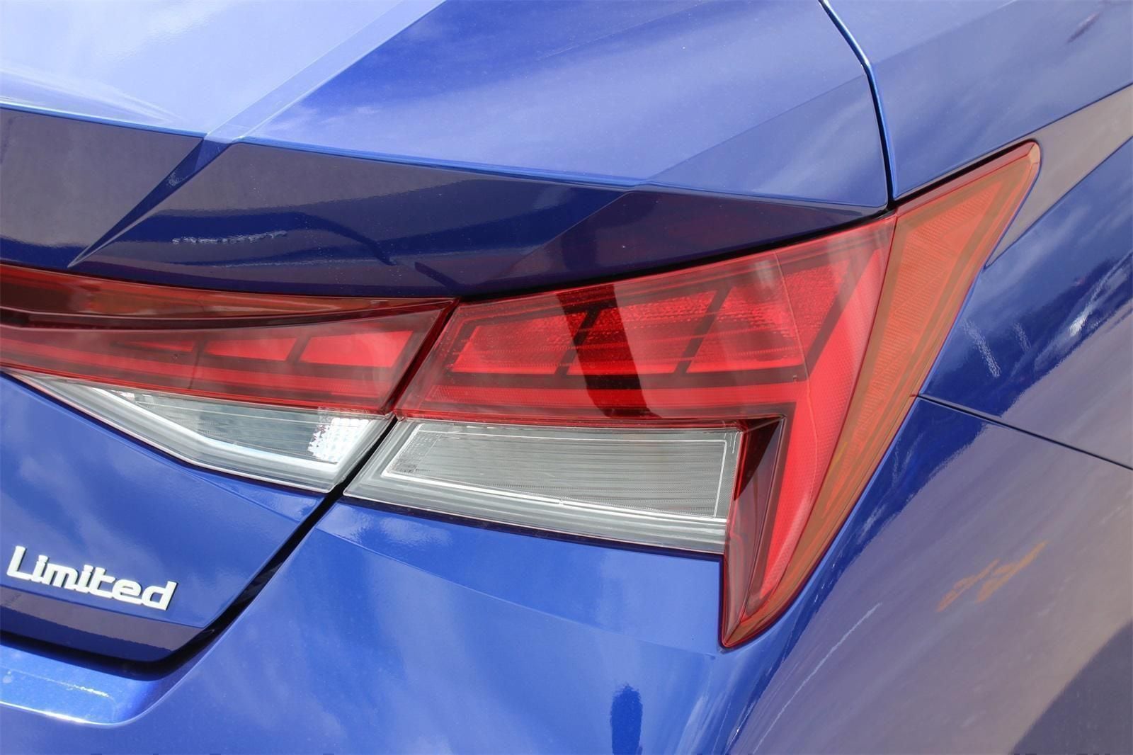 2025 Hyundai Elantra Limited - Photo 19