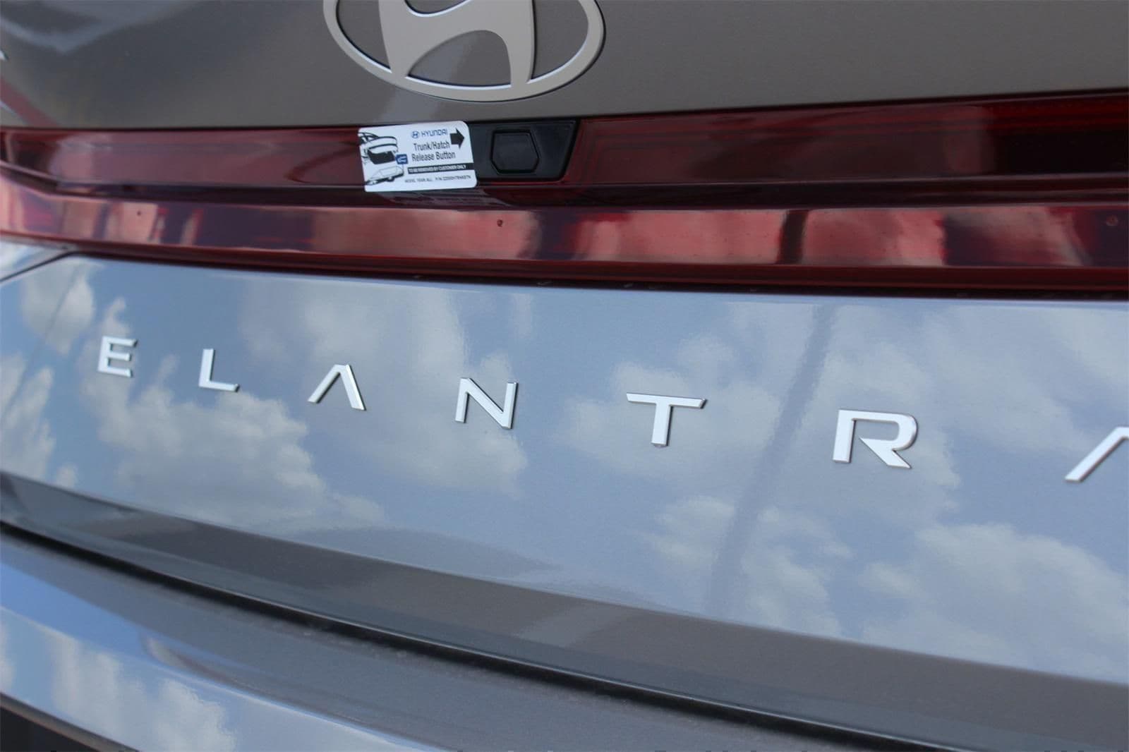 2025 Hyundai Elantra SEL - Photo 20