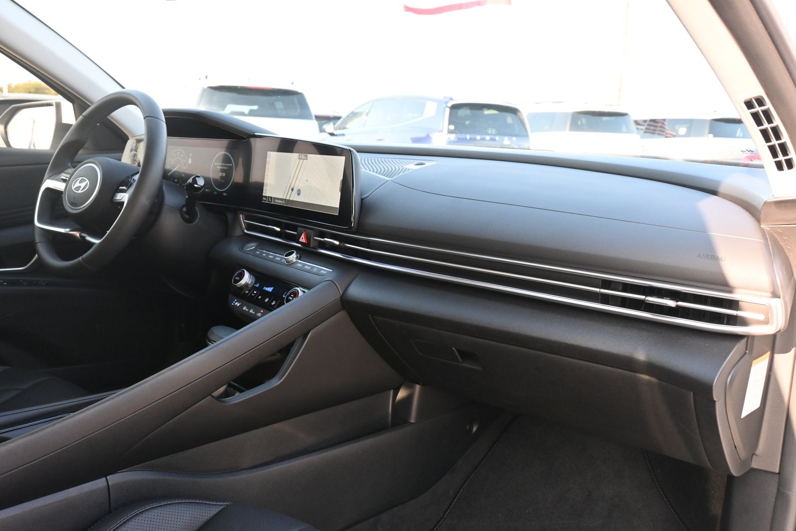 2025 Hyundai Elantra Limited - Photo 22