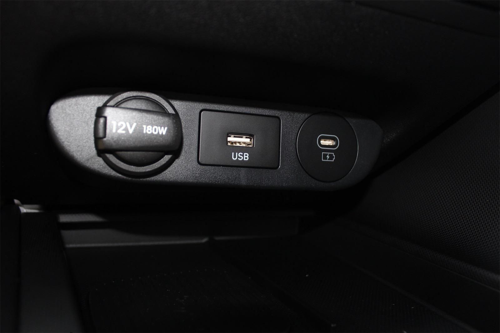 2025 Hyundai Elantra SEL - Photo 13