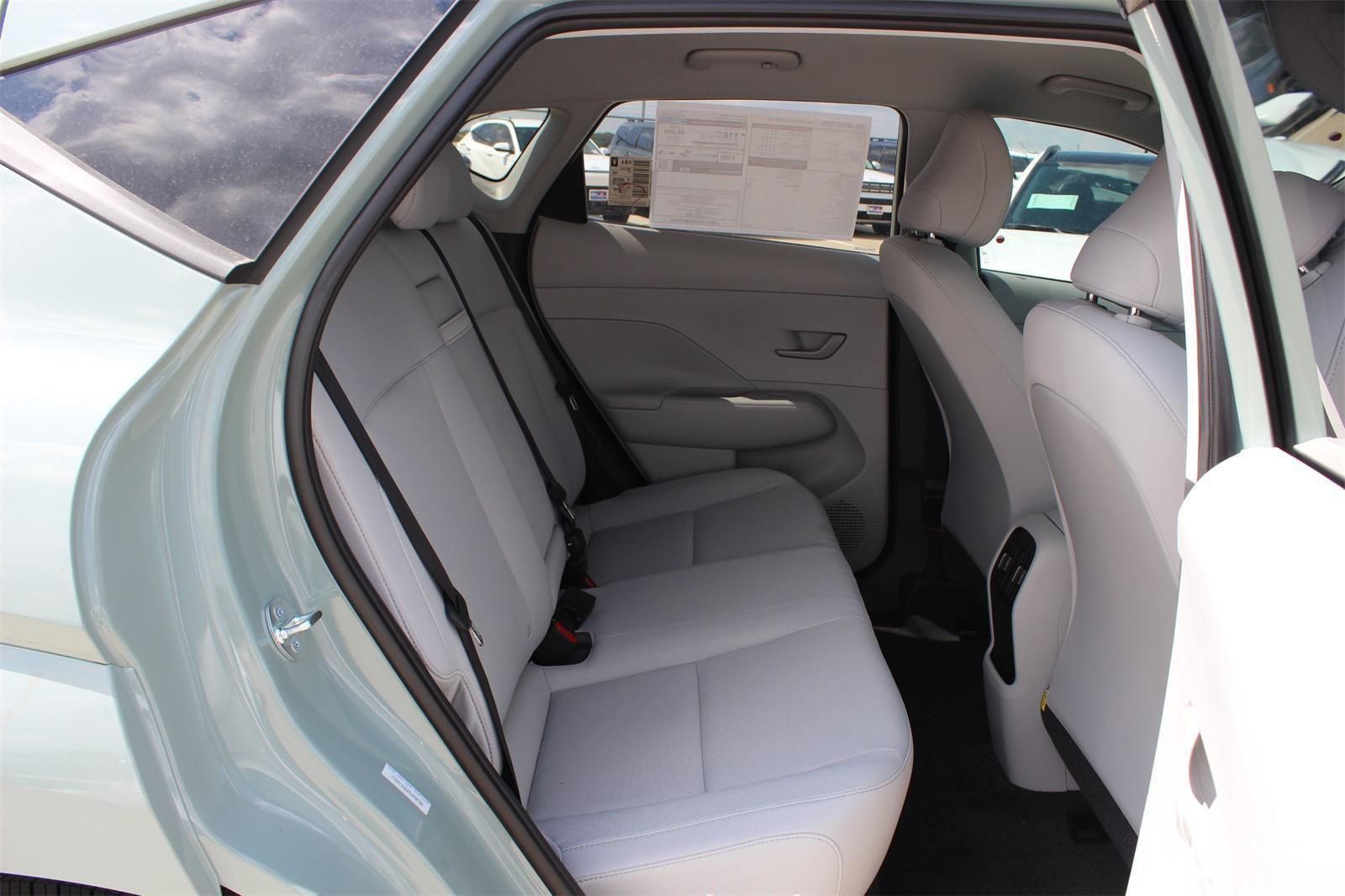 2025 Hyundai Kona EV SEL - Photo 21