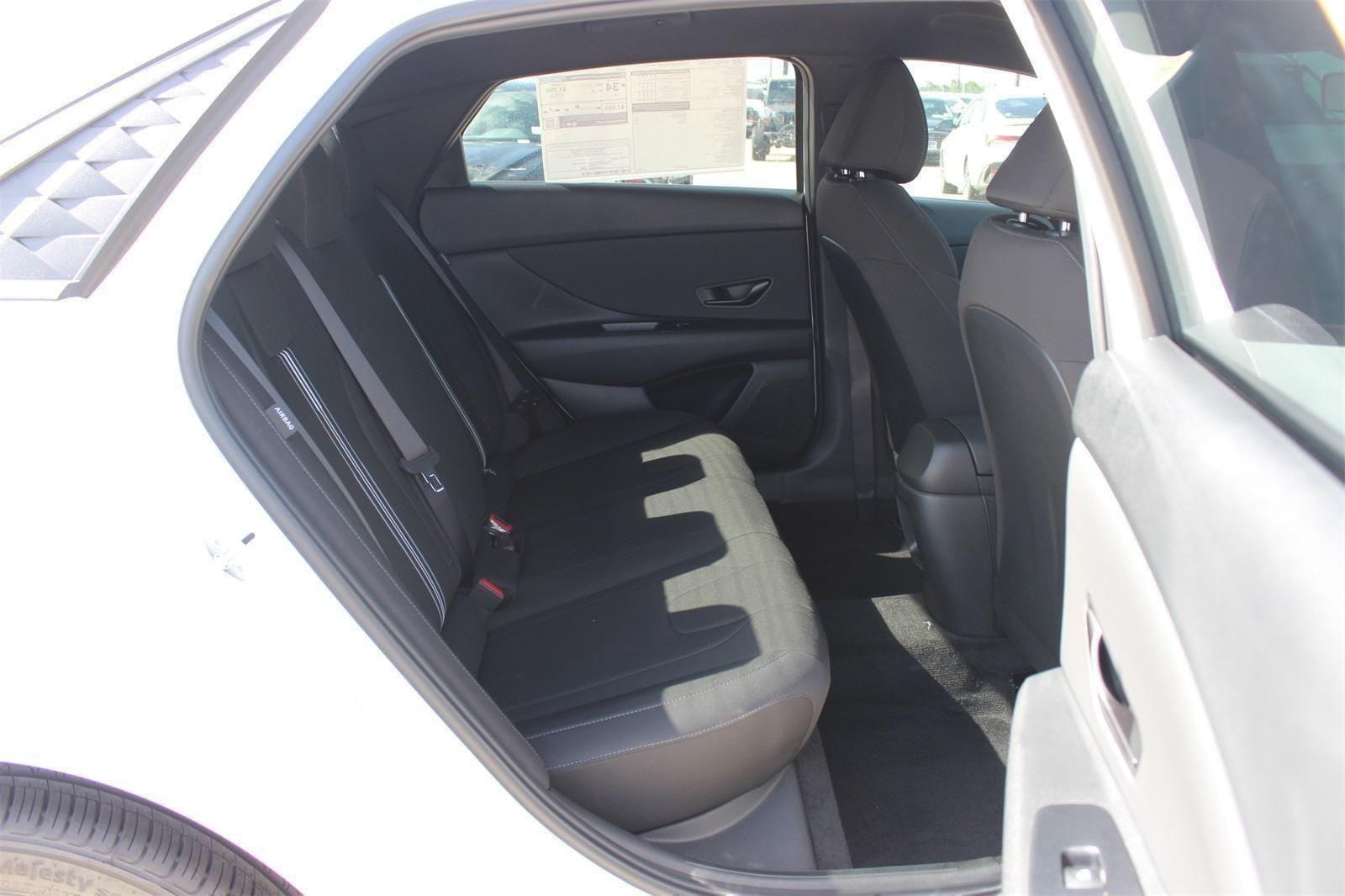 2025 Hyundai Elantra SEL - Photo 19